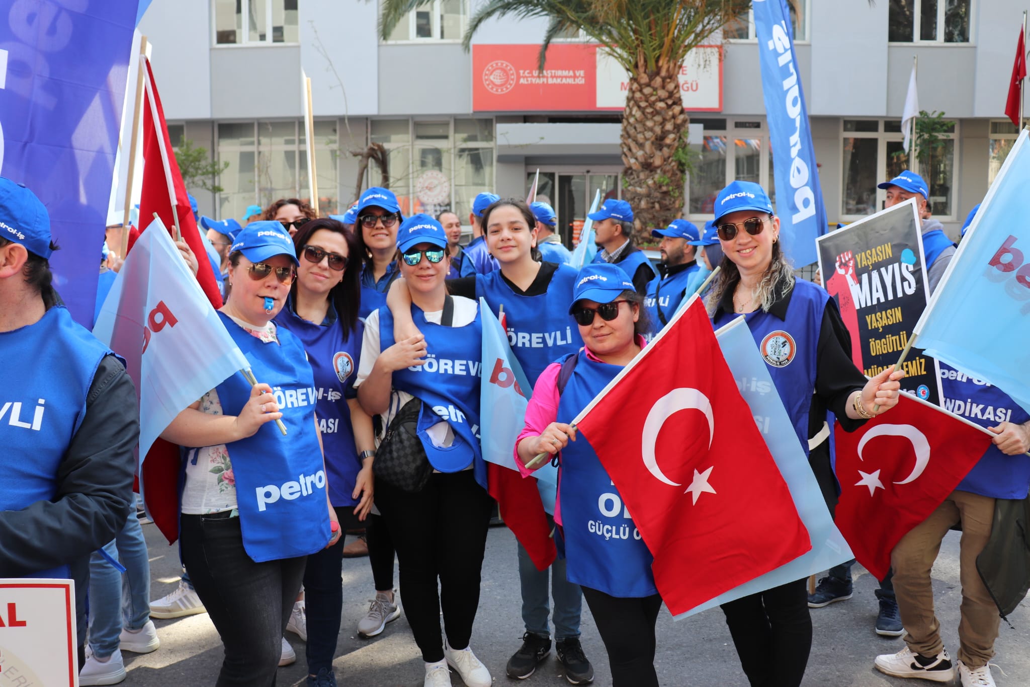 Manisa Şubemiz 1 Mayıs'ı İzmir'de Kutladı