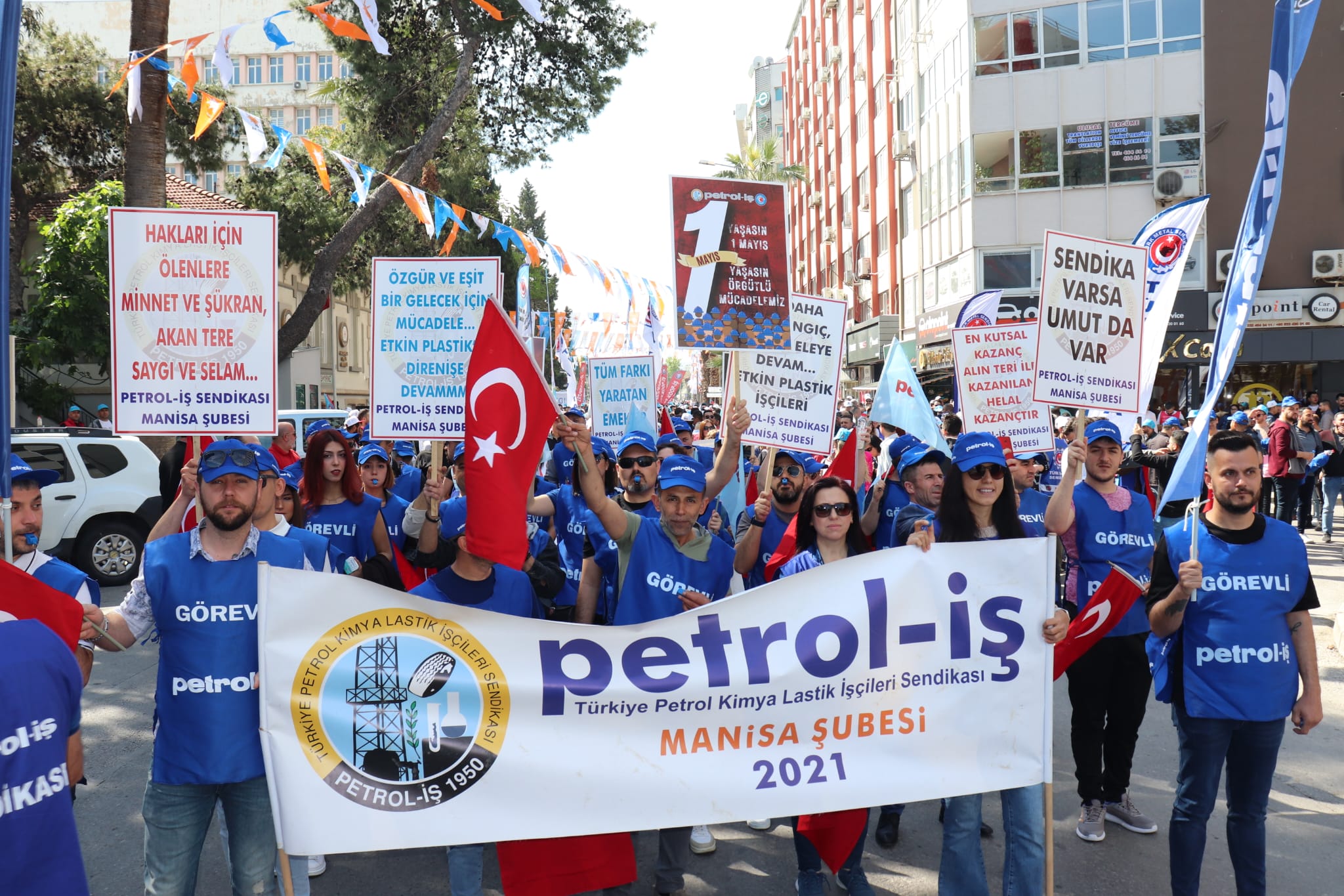 Manisa Şubemiz 1 Mayıs'ı İzmir'de Kutladı