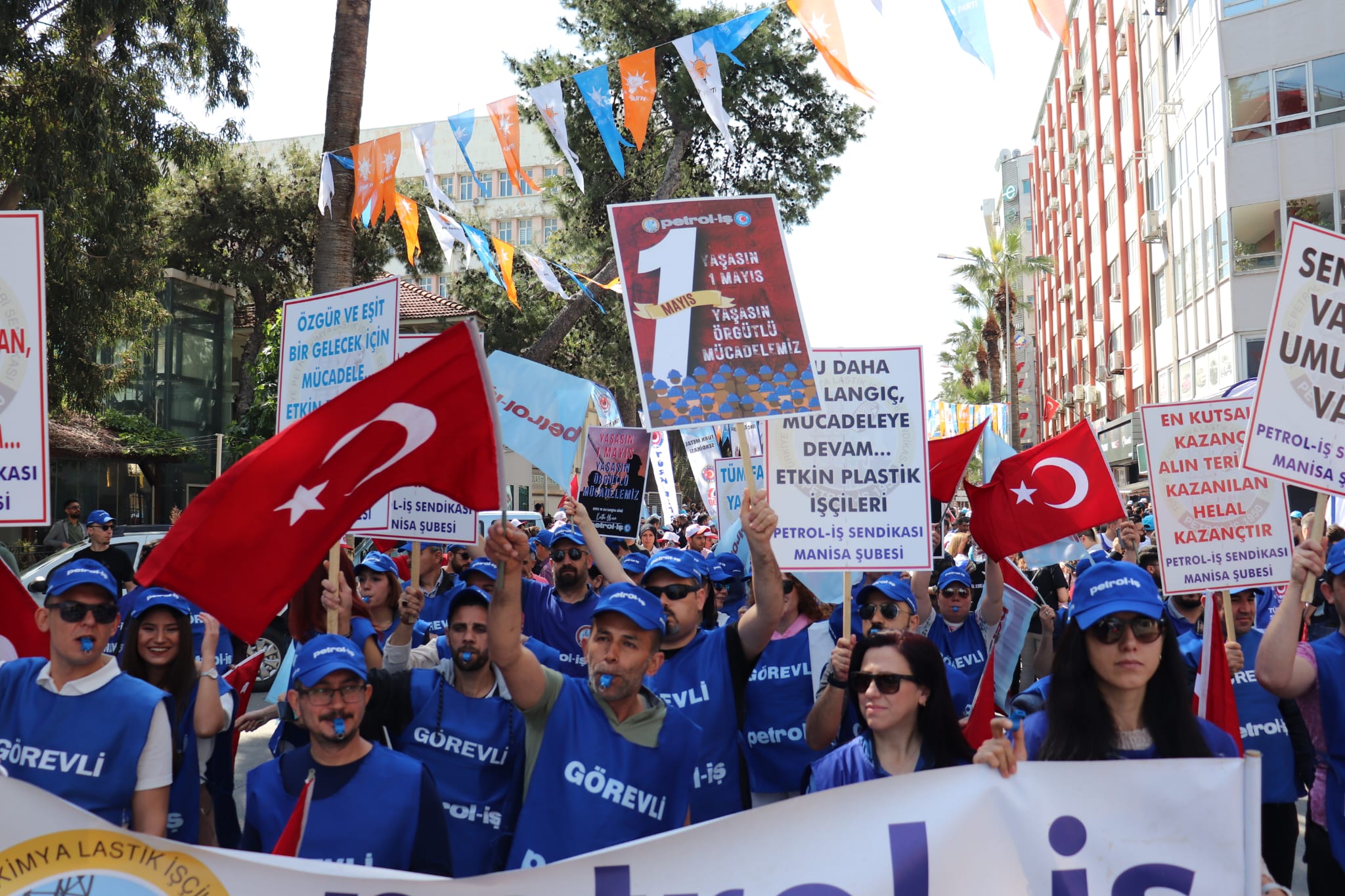 Manisa Şubemiz 1 Mayıs'ı İzmir'de Kutladı