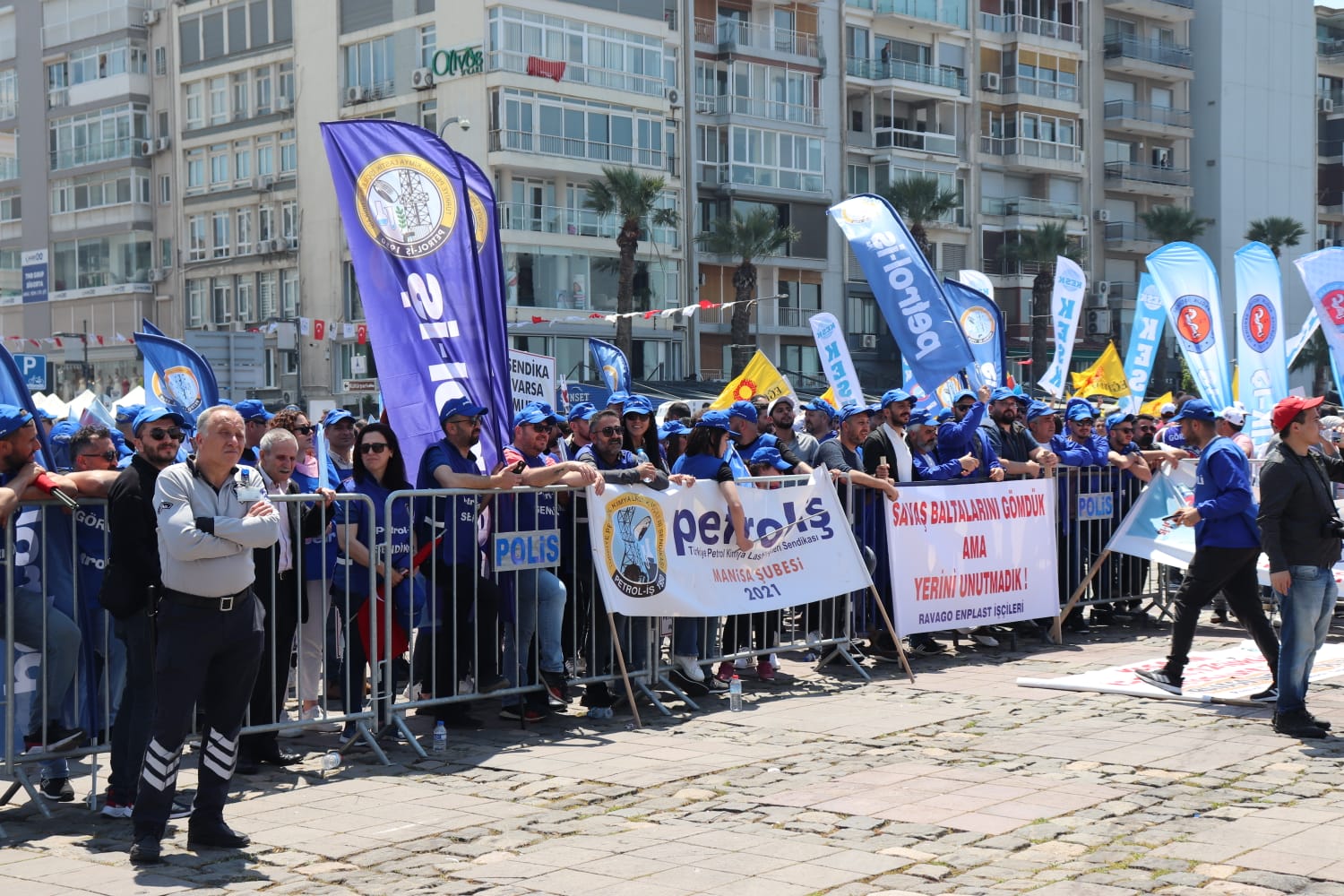 Manisa Şubemiz 1 Mayıs'ı İzmir'de Kutladı