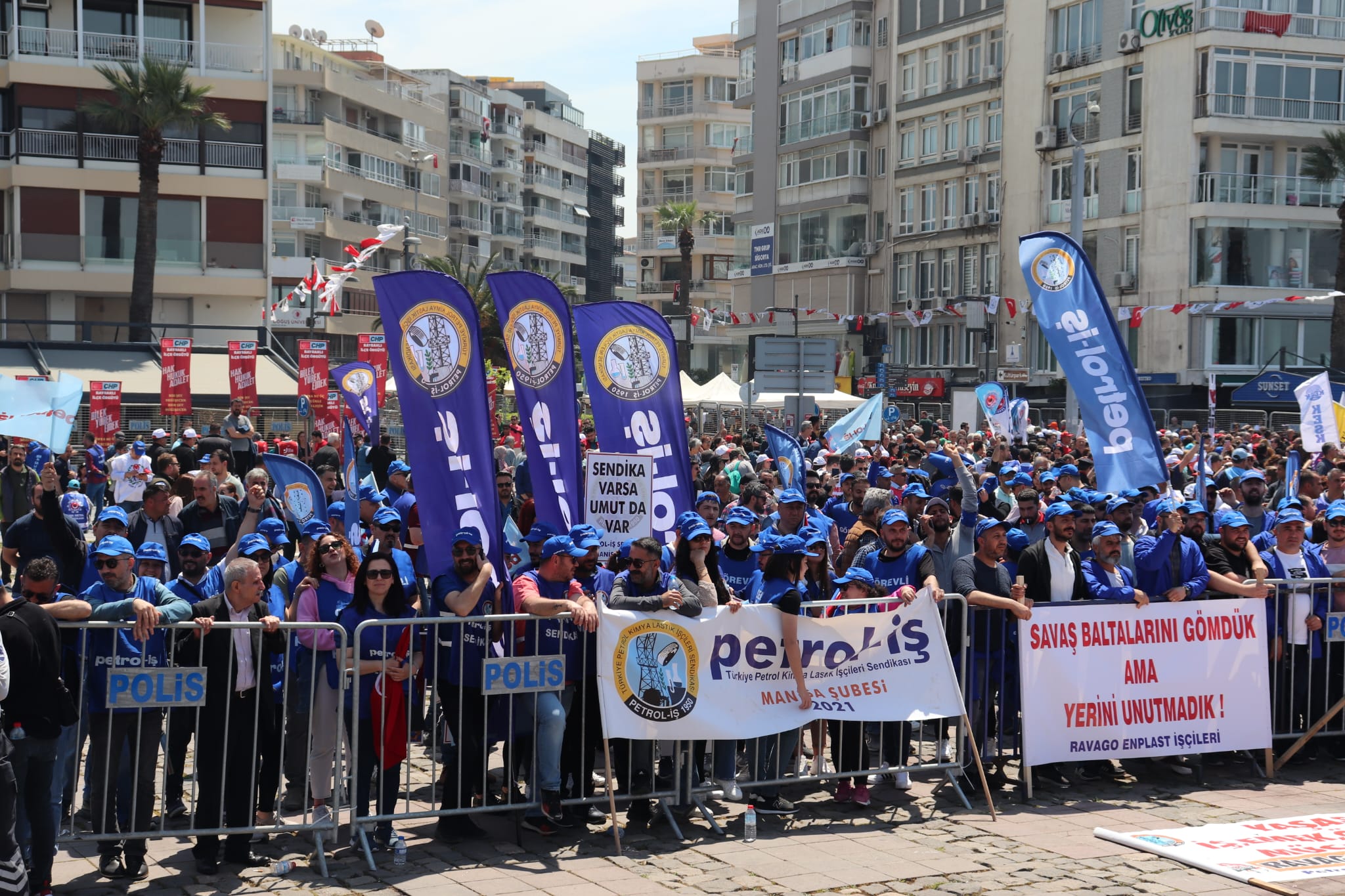 Manisa Şubemiz 1 Mayıs'ı İzmir'de Kutladı