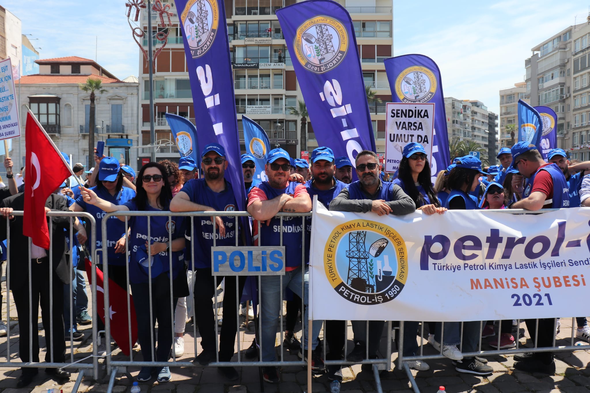 Manisa Şubemiz 1 Mayıs'ı İzmir'de Kutladı