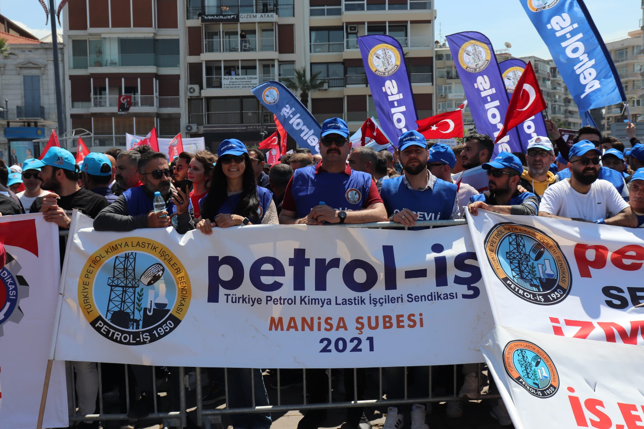 Manisa Şubemiz 1 Mayıs'ı İzmir'de Kutladı