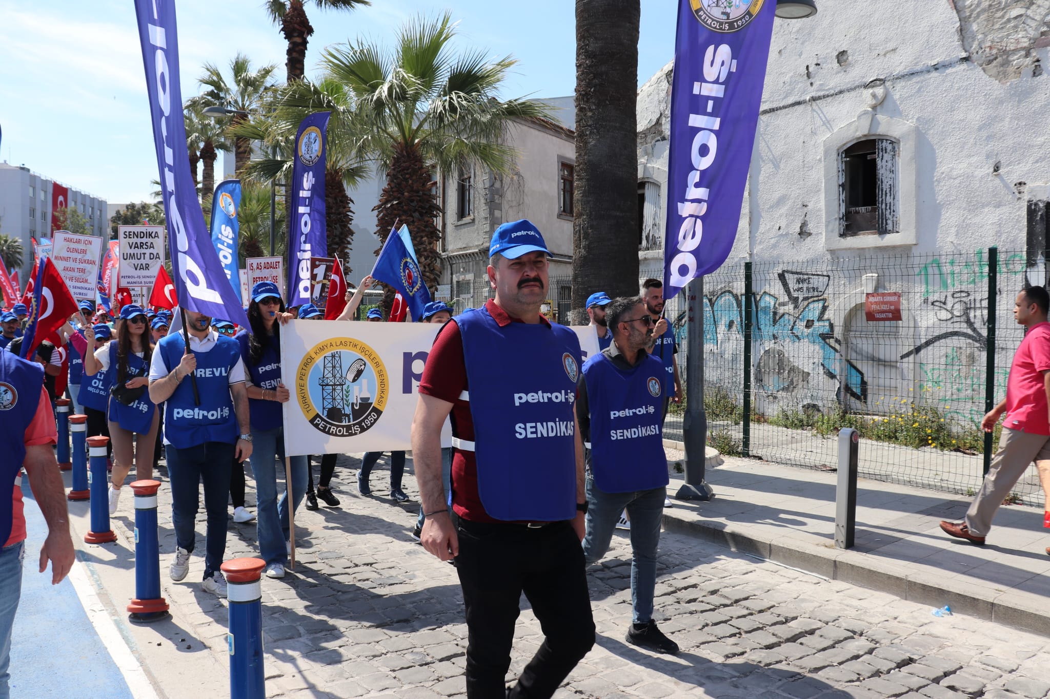 Manisa Şubemiz 1 Mayıs'ı İzmir'de Kutladı