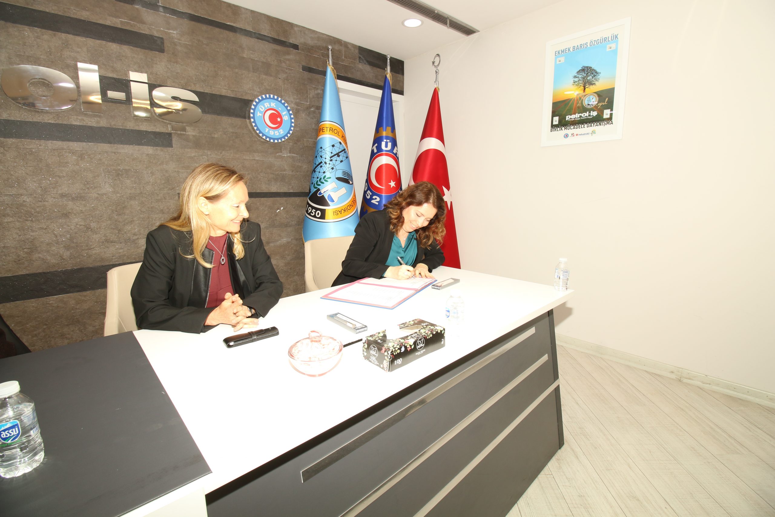 Novartis İşyerinde TİS İmzalandı