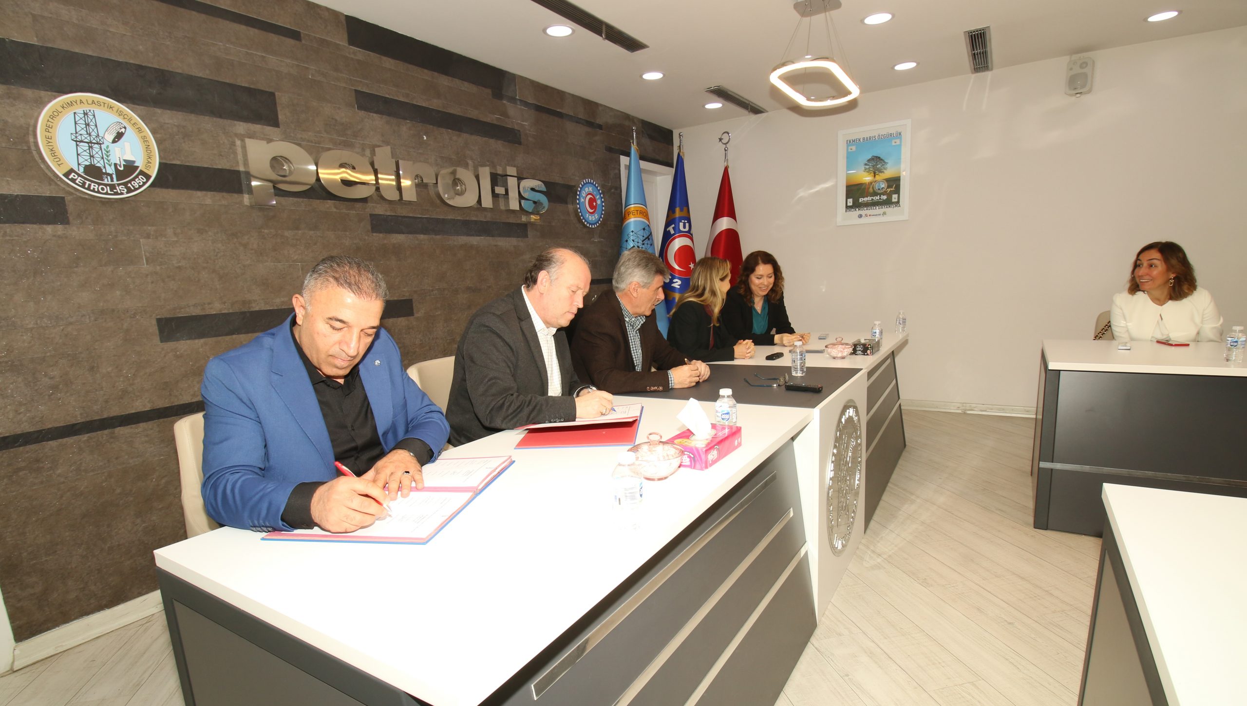 Novartis İşyerinde TİS İmzalandı