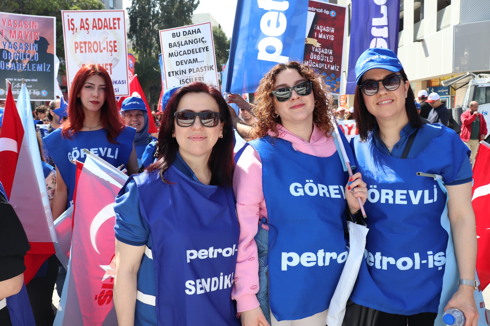 Manisa Şubemiz 1 Mayıs'ı İzmir'de Kutladı