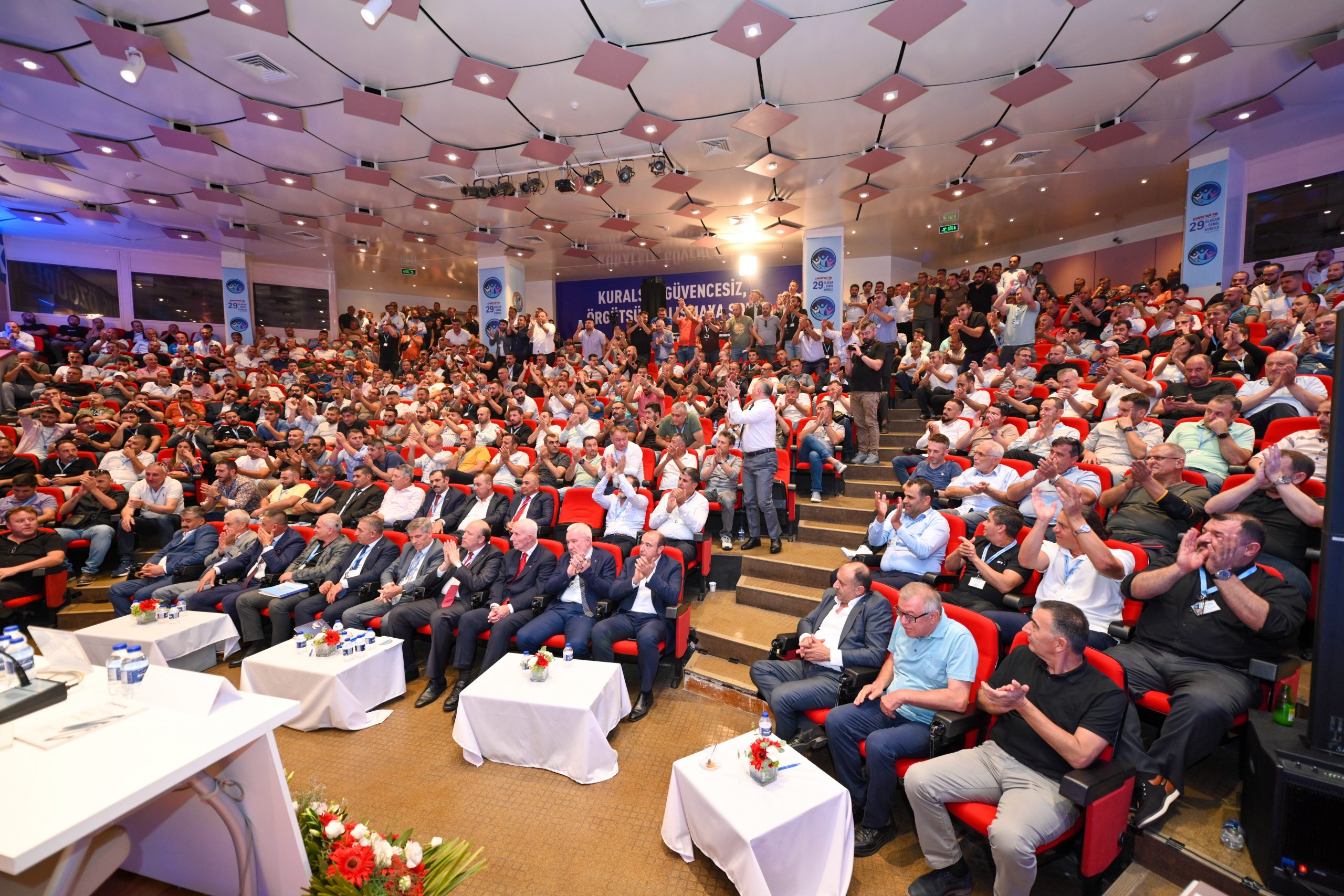 YENİ MERKEZ YÖNETİMİ BELİRLENDİ