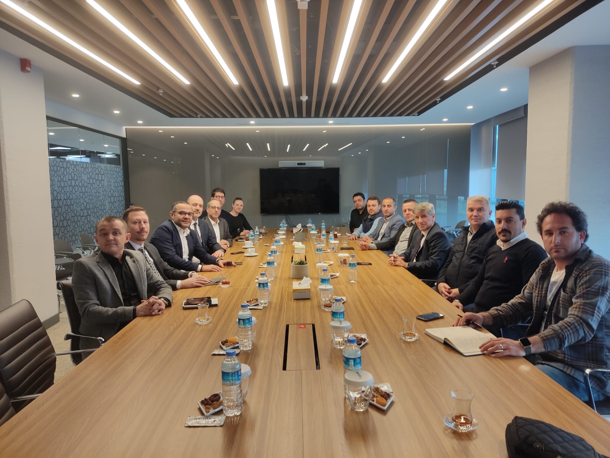 Genel Başkanımız ve Aliağa Şube Yönetimi SOCAR Heyeti ile Bir Araya Geldi