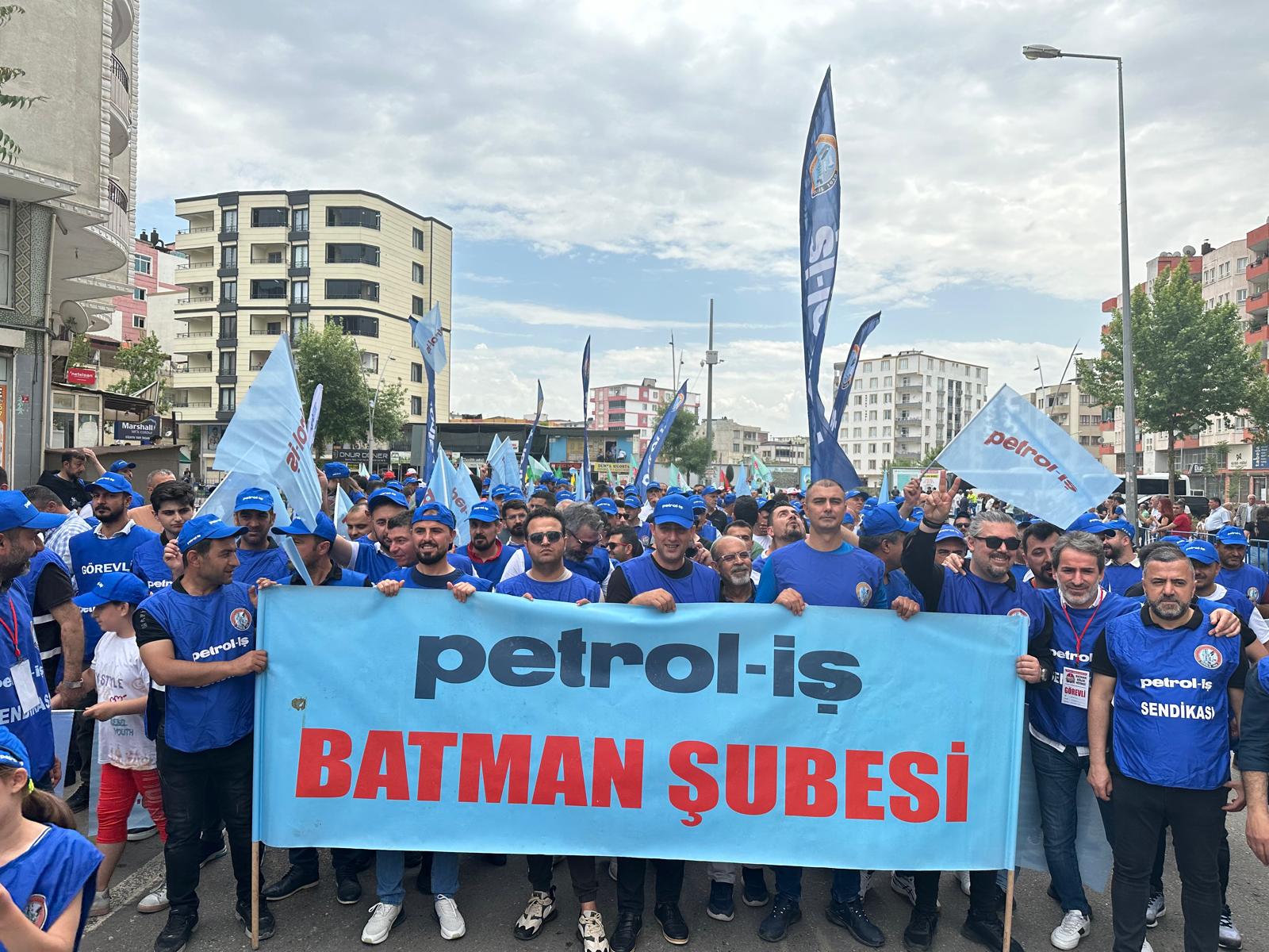 Batman'da Kitlesel 1 Mayıs Kutlaması