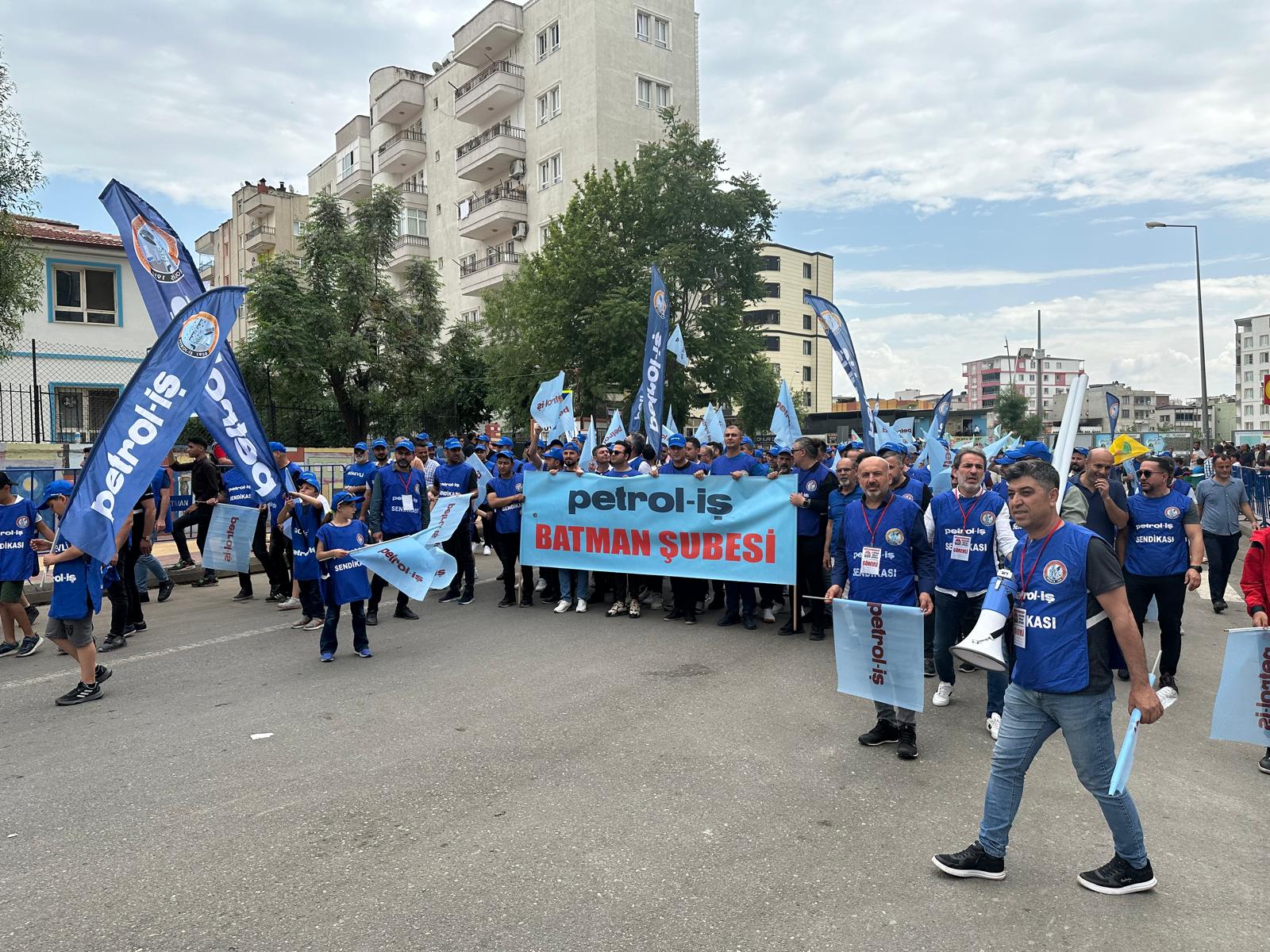 Batman'da Kitlesel 1 Mayıs Kutlaması