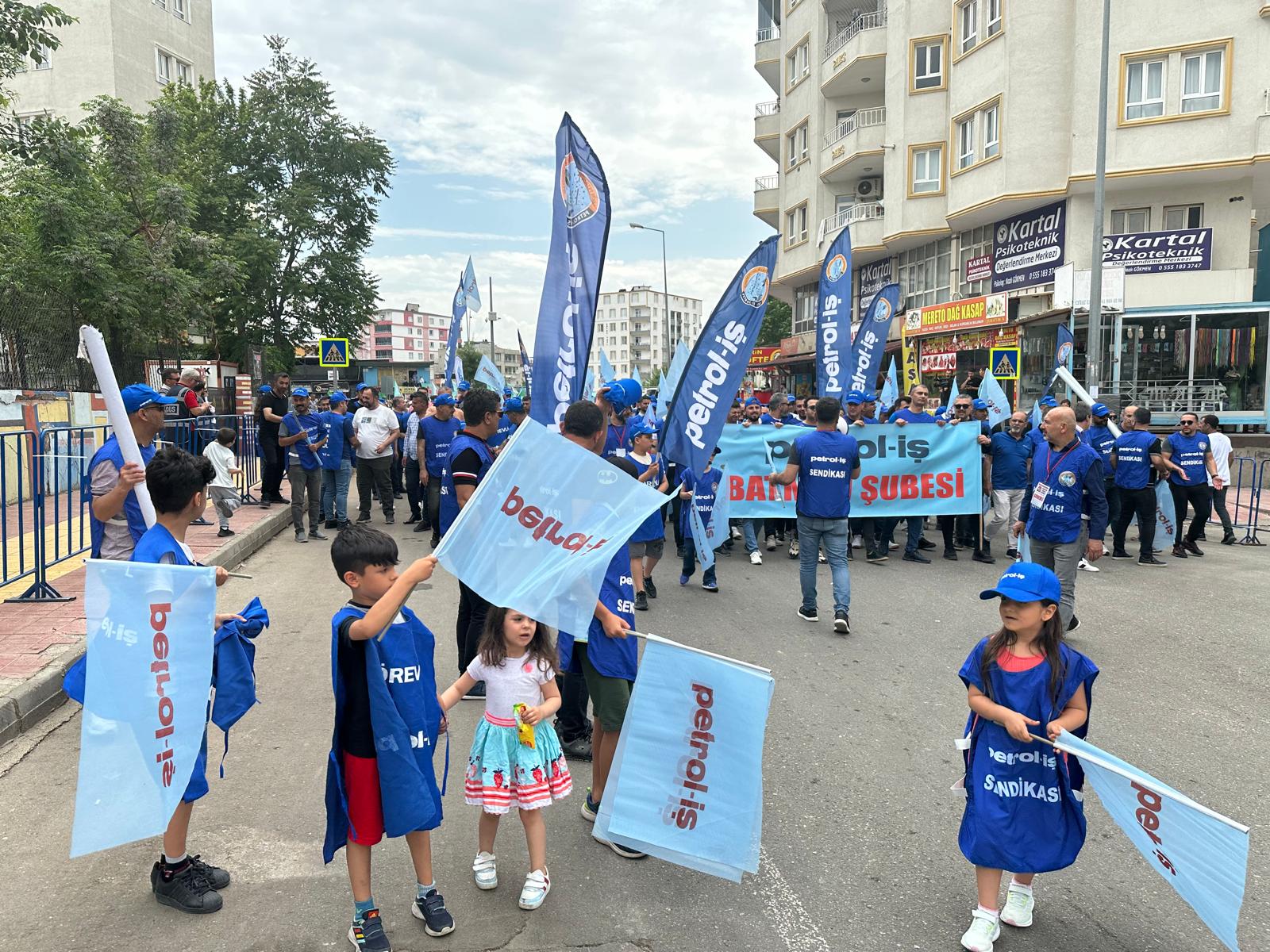 Batman'da Kitlesel 1 Mayıs Kutlaması