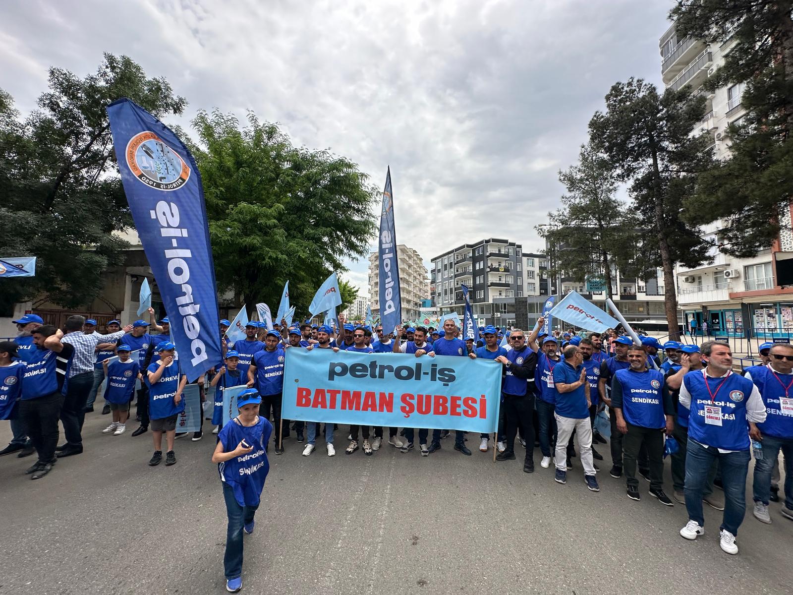 Batman'da Kitlesel 1 Mayıs Kutlaması