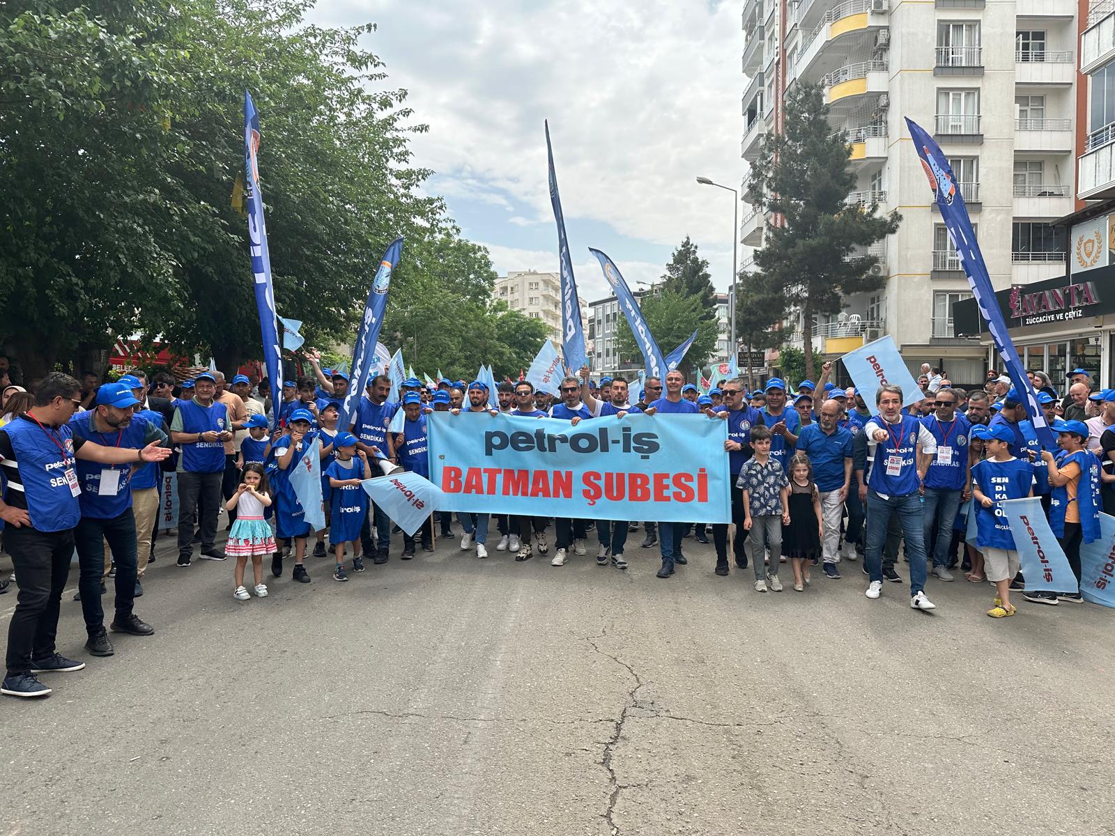 Batman'da Kitlesel 1 Mayıs Kutlaması