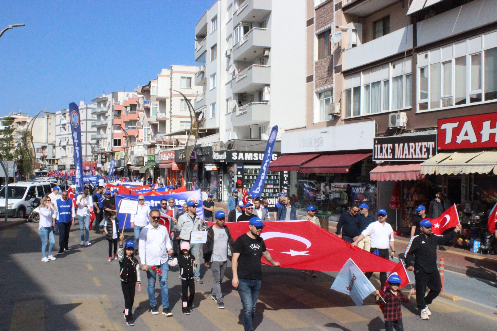 Aliağa Şubemiz 1 Mayıs Emek ve Dayanışma Gününü Coşkuyla Kutladı