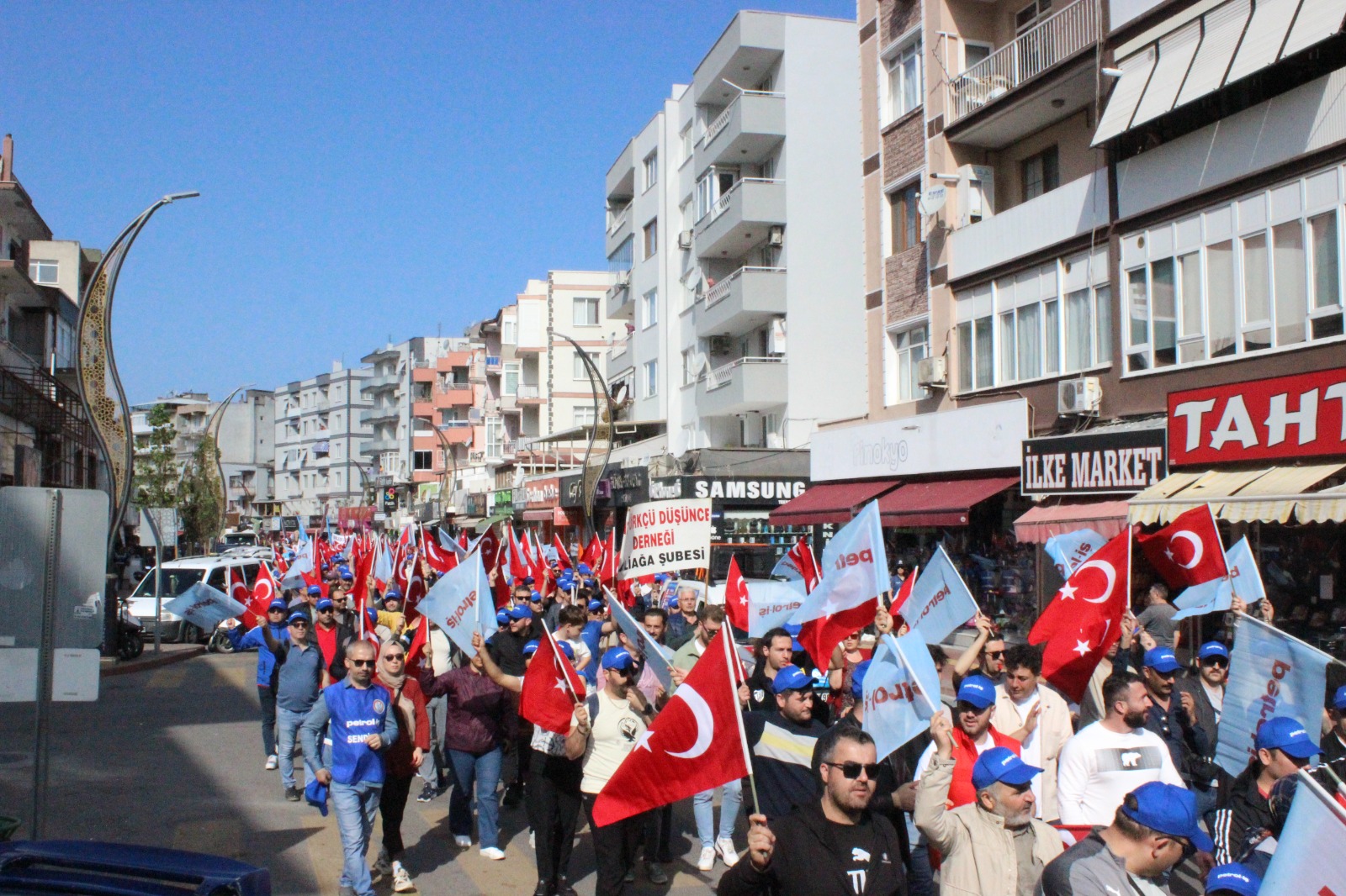 Aliağa Şubemiz 1 Mayıs Emek ve Dayanışma Gününü Coşkuyla Kutladı