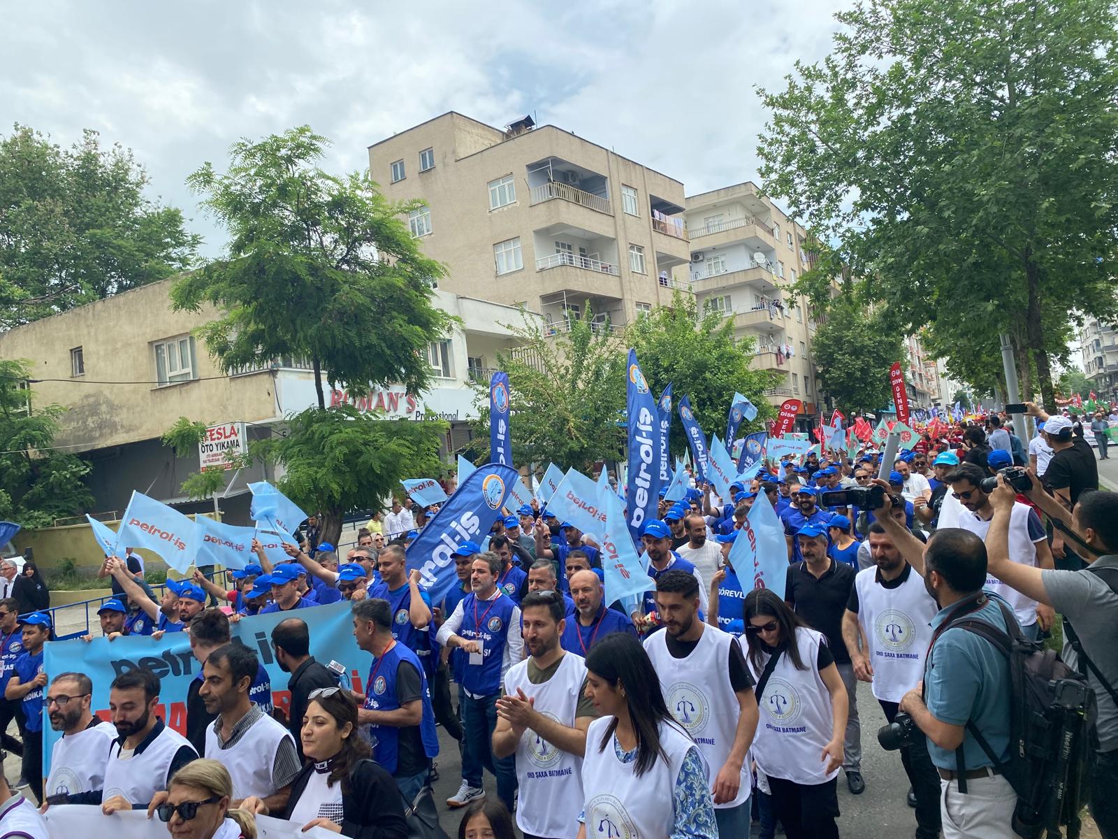 Batman'da Kitlesel 1 Mayıs Kutlaması