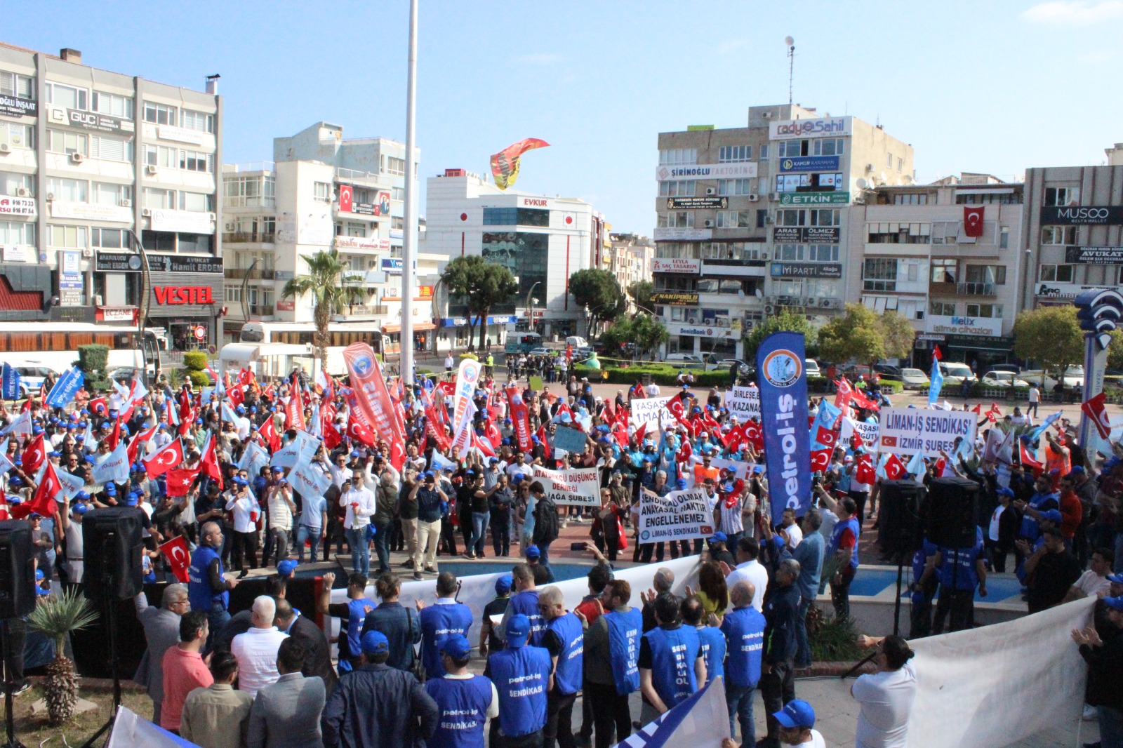 Aliağa Şubemiz 1 Mayıs Emek ve Dayanışma Gününü Coşkuyla Kutladı