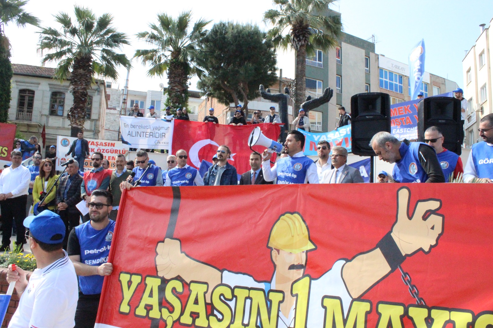 Aliağa Şubemiz 1 Mayıs Emek ve Dayanışma Gününü Coşkuyla Kutladı