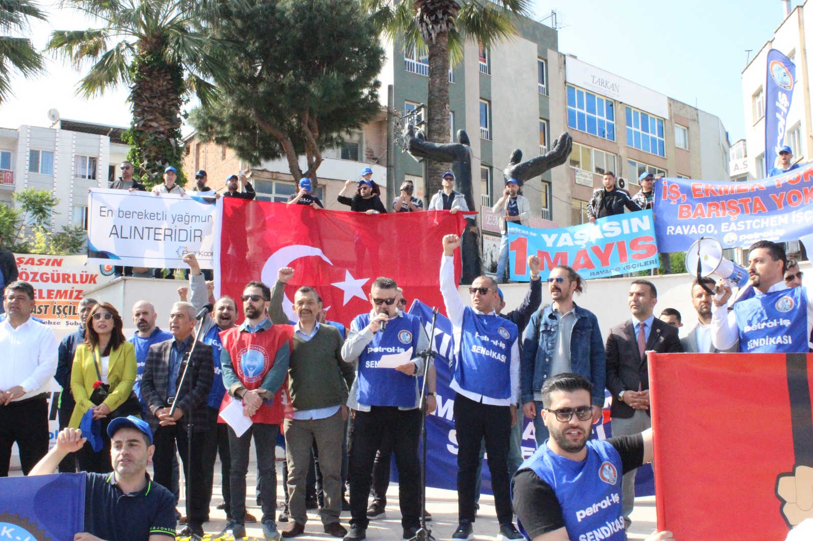 Aliağa Şubemiz 1 Mayıs Emek ve Dayanışma Gününü Coşkuyla Kutladı