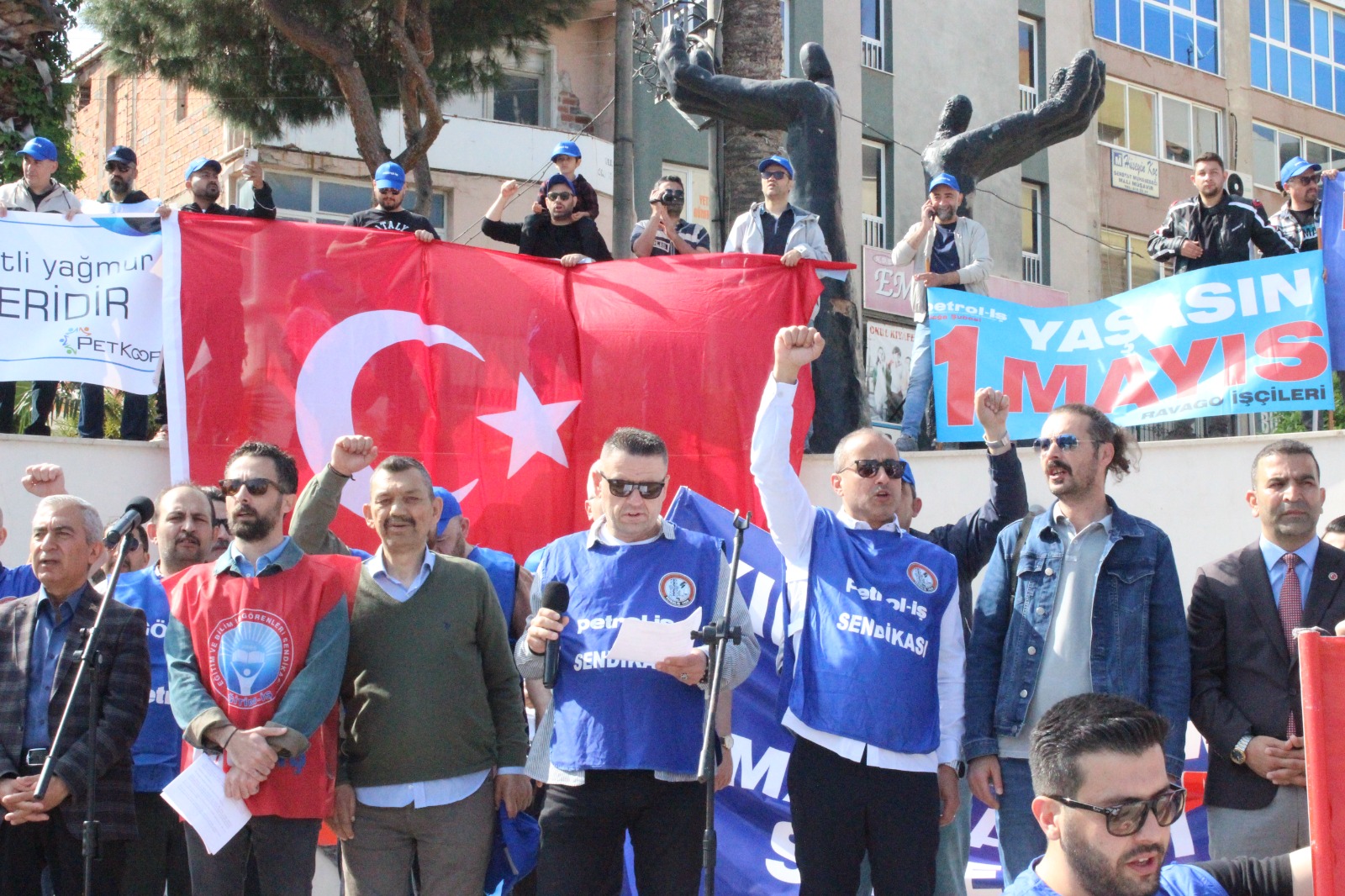 Aliağa Şubemiz 1 Mayıs Emek ve Dayanışma Gününü Coşkuyla Kutladı