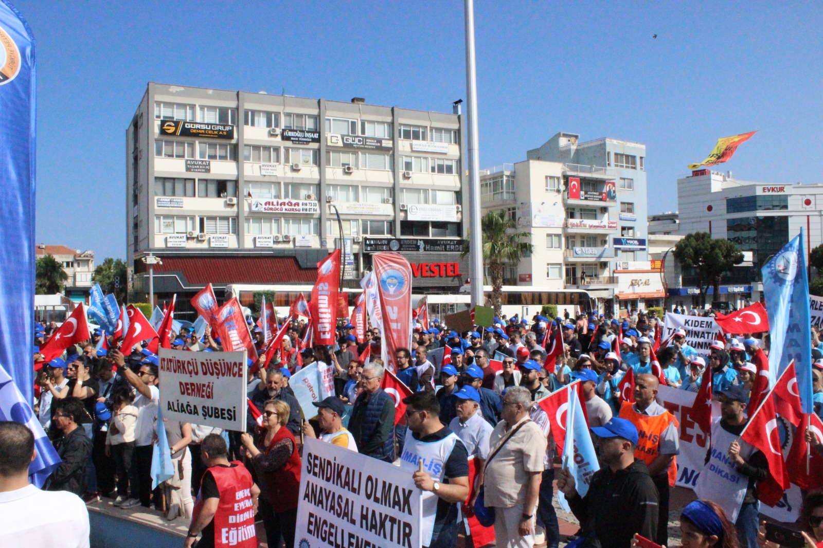 Aliağa Şubemiz 1 Mayıs Emek ve Dayanışma Gününü Coşkuyla Kutladı