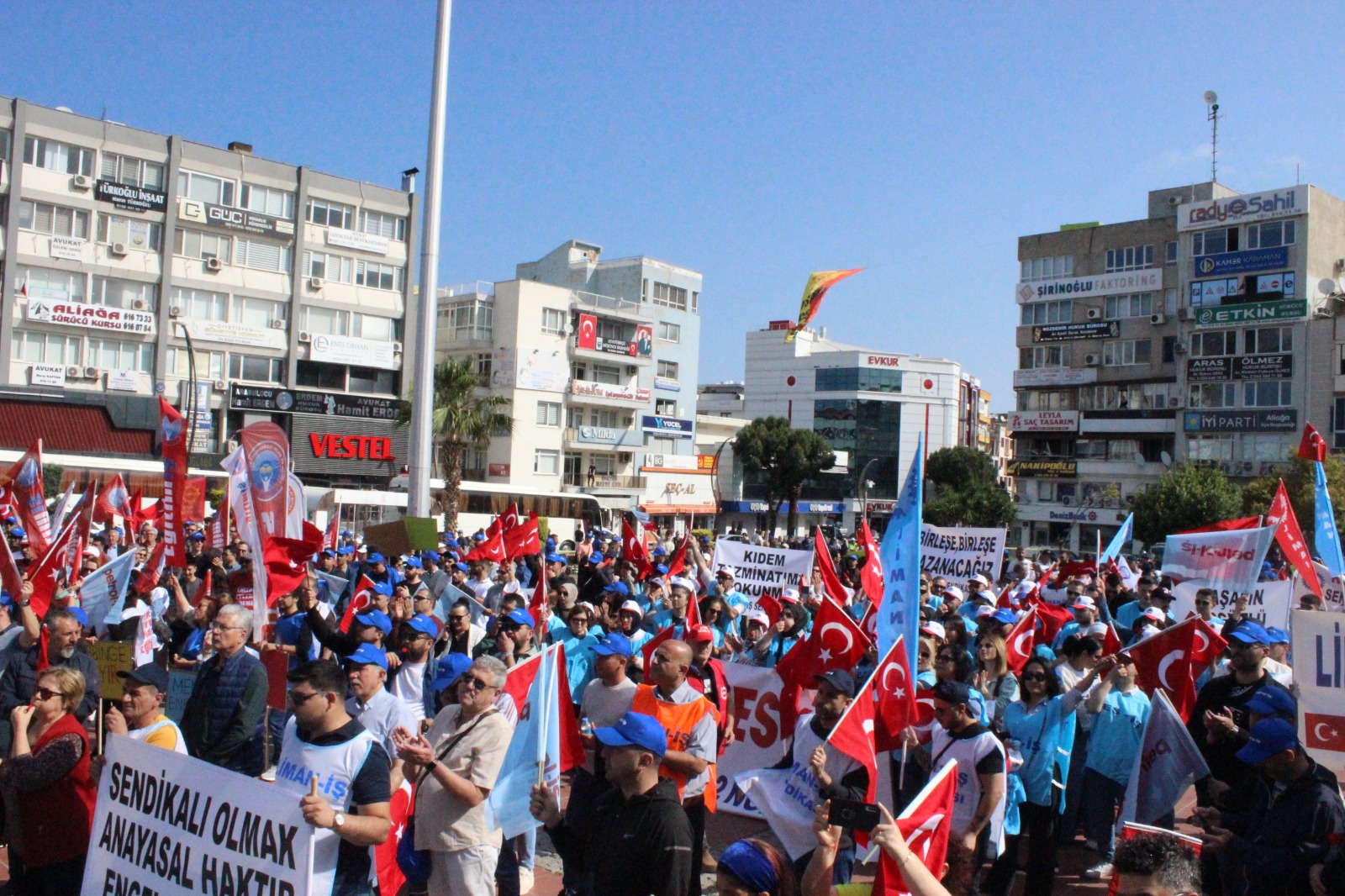 Aliağa Şubemiz 1 Mayıs Emek ve Dayanışma Gününü Coşkuyla Kutladı