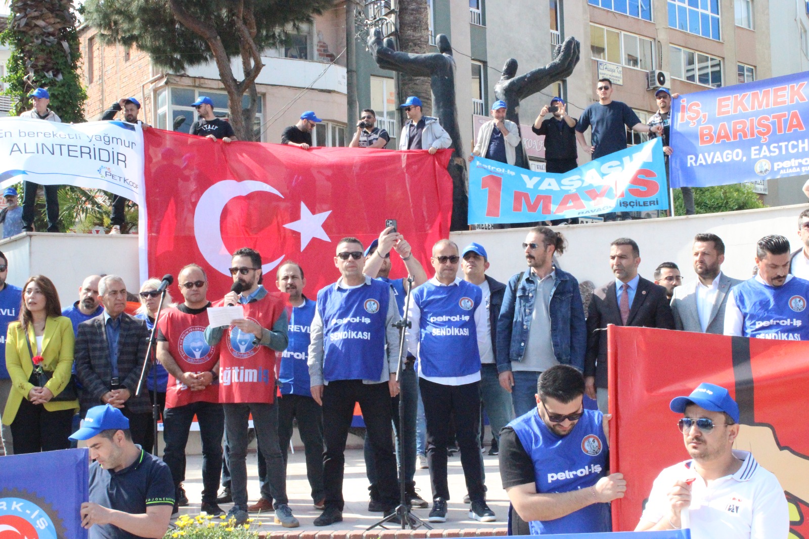 Aliağa Şubemiz 1 Mayıs Emek ve Dayanışma Gününü Coşkuyla Kutladı