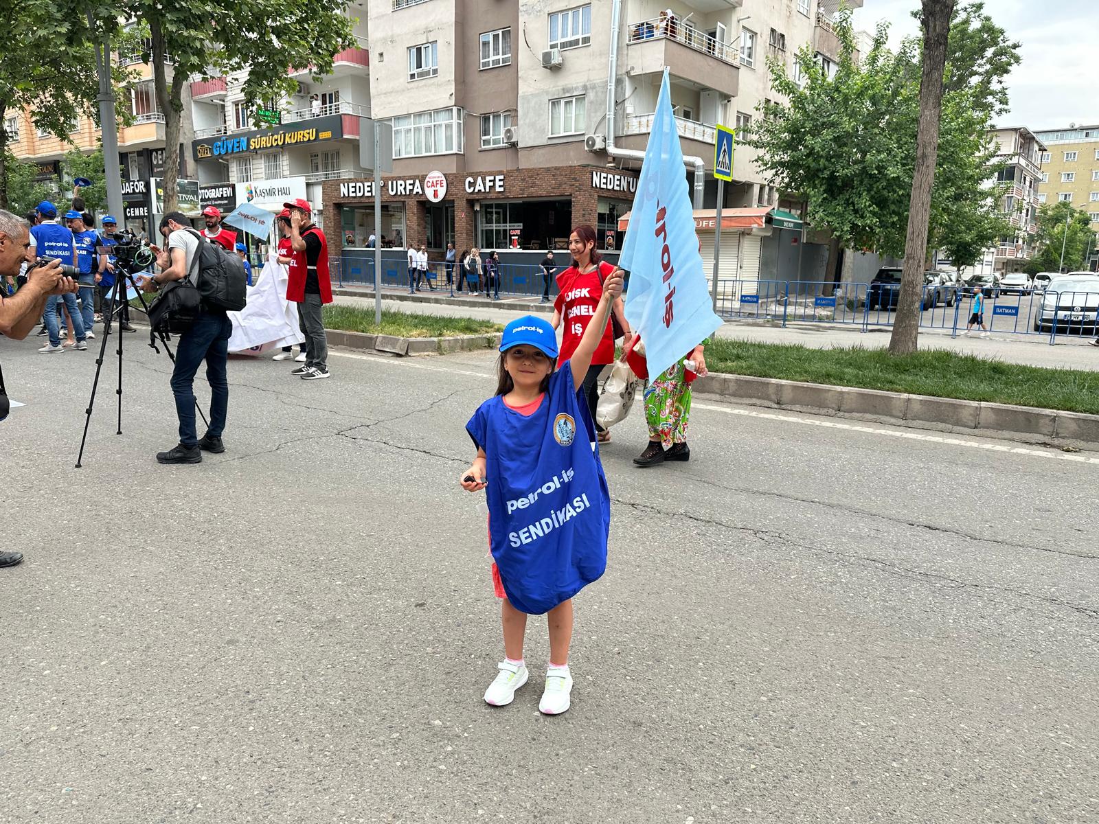 Batman'da Kitlesel 1 Mayıs Kutlaması