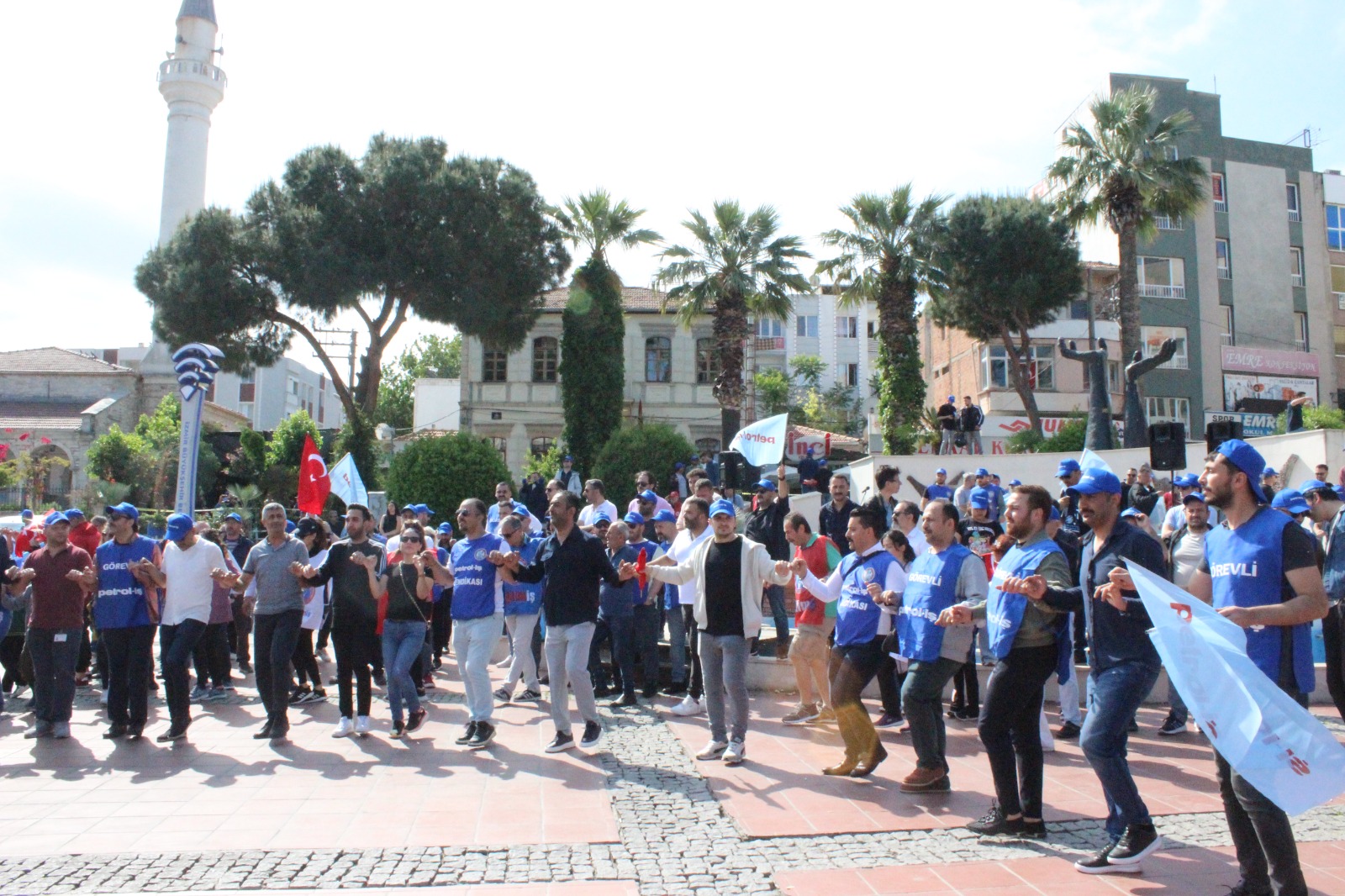 Aliağa Şubemiz 1 Mayıs Emek ve Dayanışma Gününü Coşkuyla Kutladı