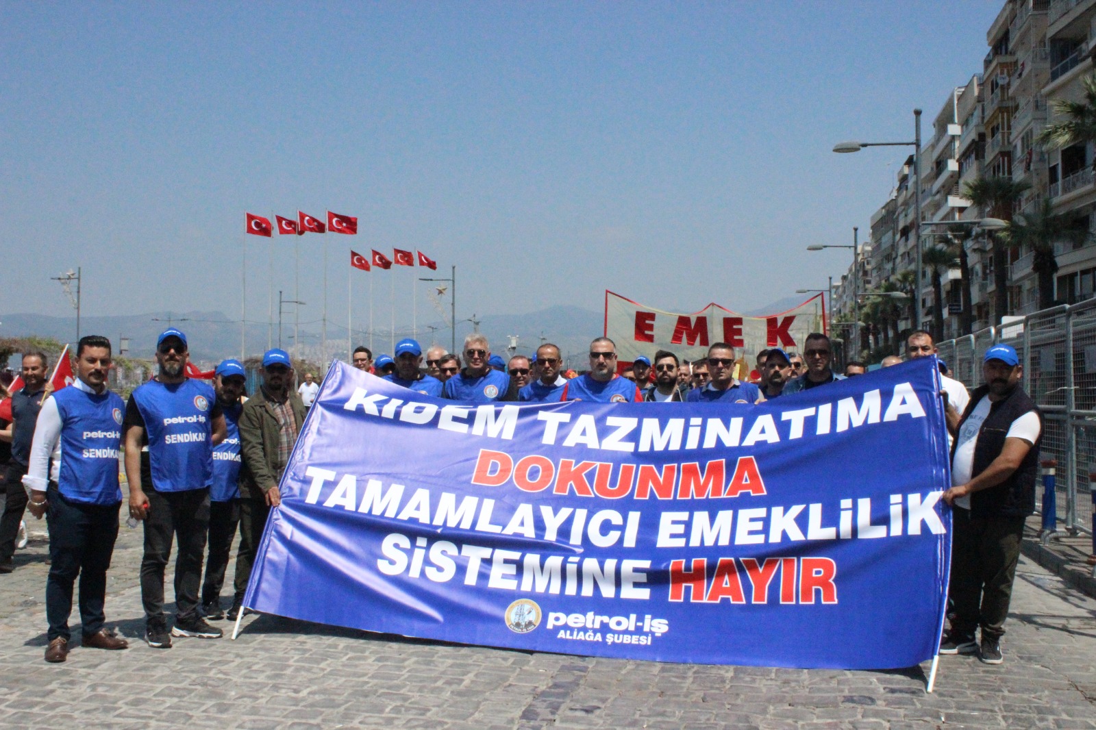 Aliağa Şubemiz 1 Mayıs Emek ve Dayanışma Gününü Coşkuyla Kutladı