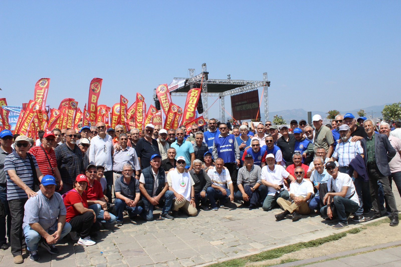 Aliağa Şubemiz 1 Mayıs Emek ve Dayanışma Gününü Coşkuyla Kutladı