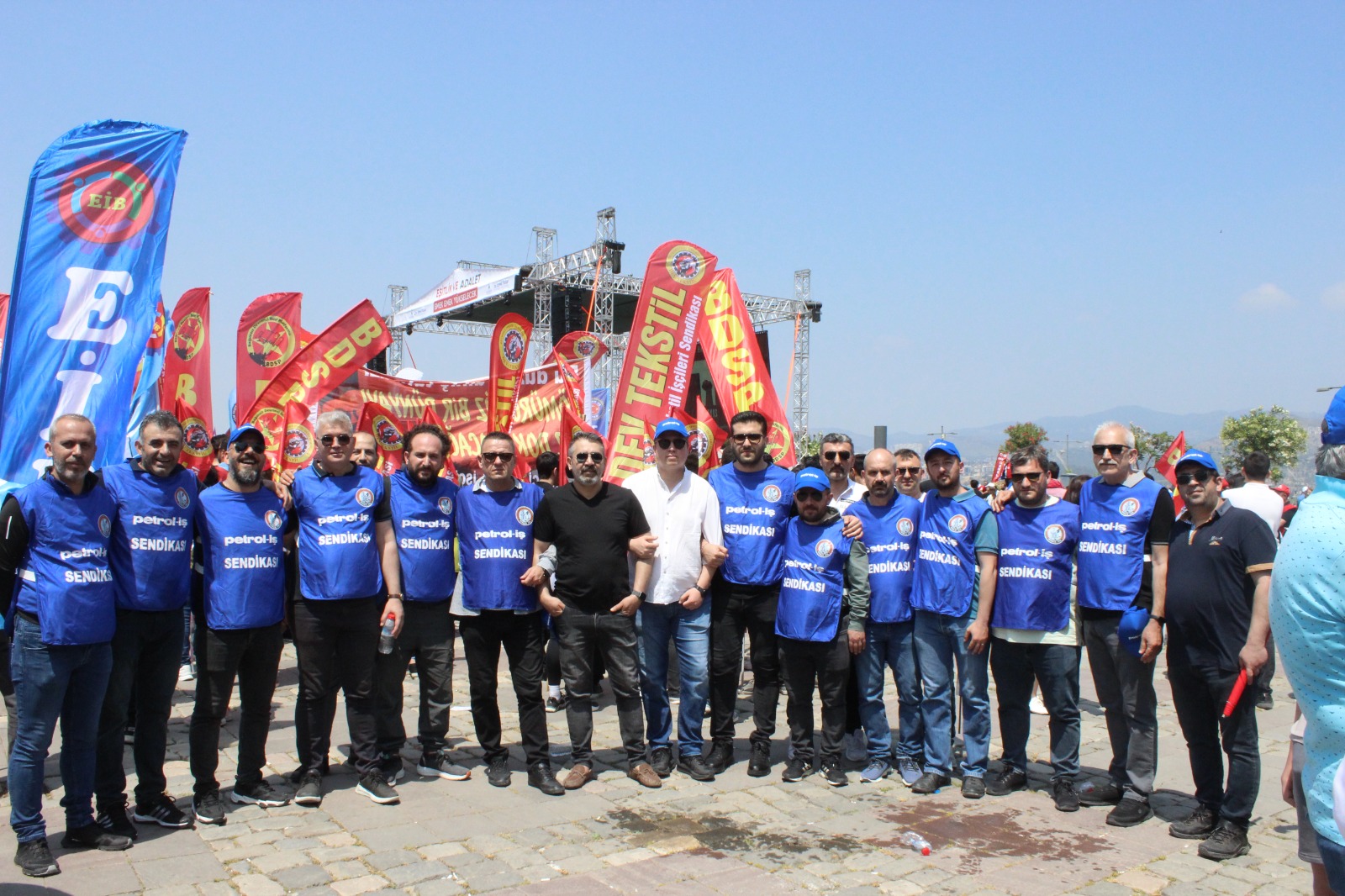 Aliağa Şubemiz 1 Mayıs Emek ve Dayanışma Gününü Coşkuyla Kutladı