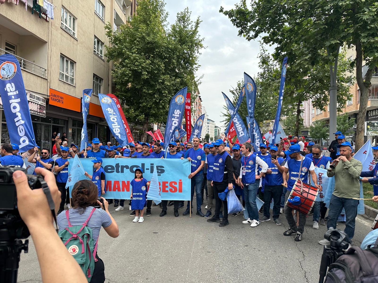 Batman'da Kitlesel 1 Mayıs Kutlaması