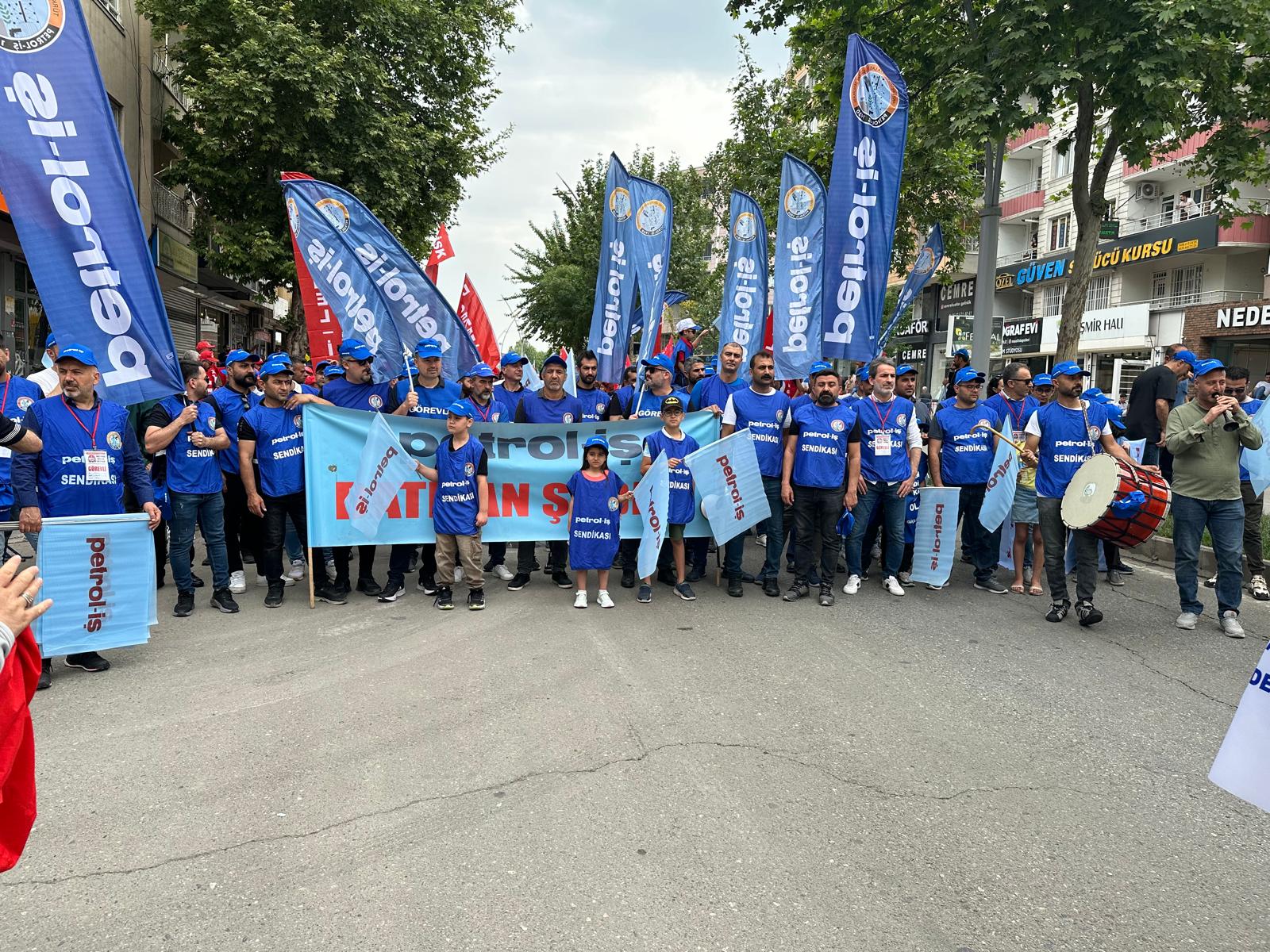 Batman'da Kitlesel 1 Mayıs Kutlaması