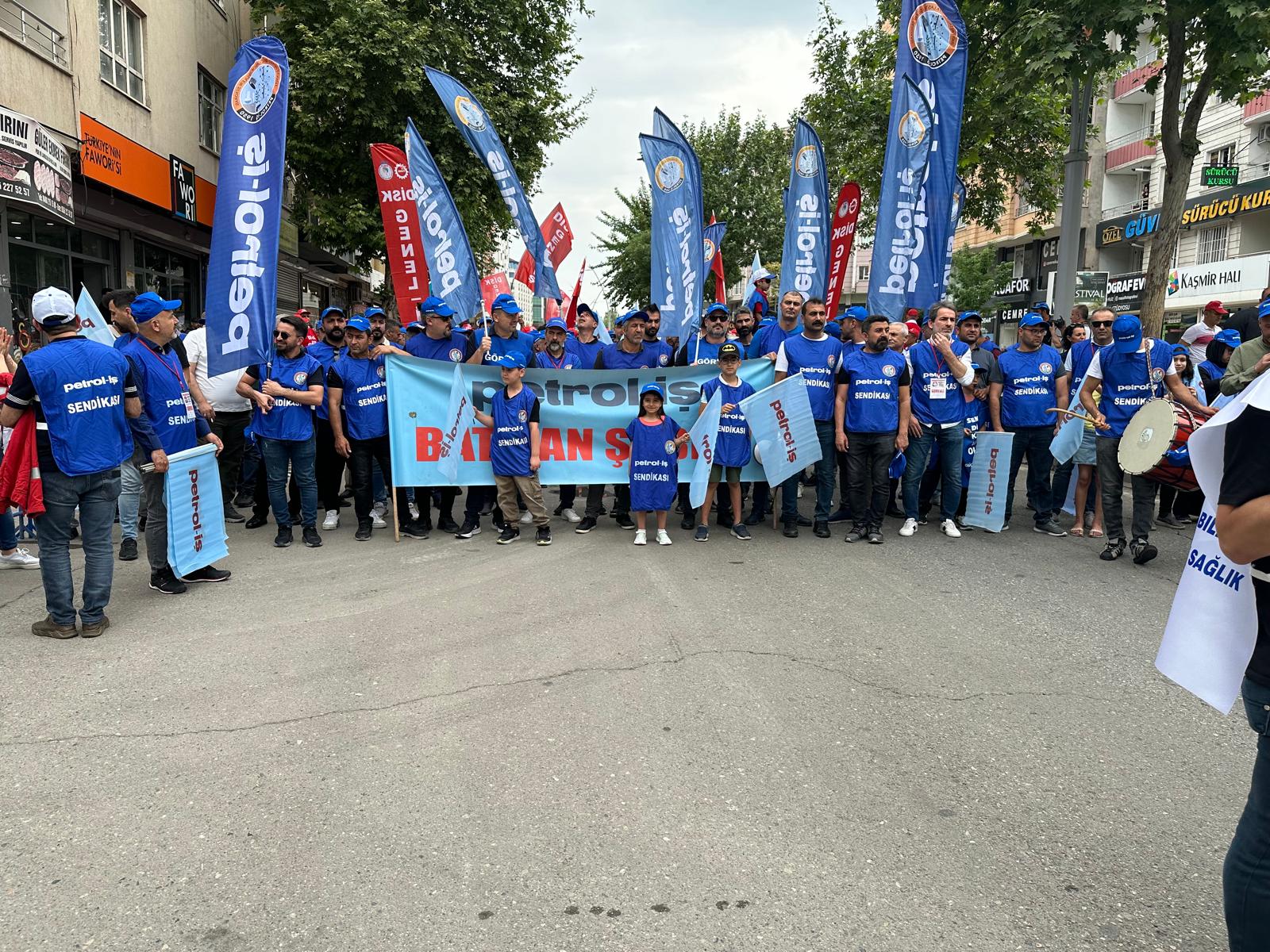 Batman'da Kitlesel 1 Mayıs Kutlaması