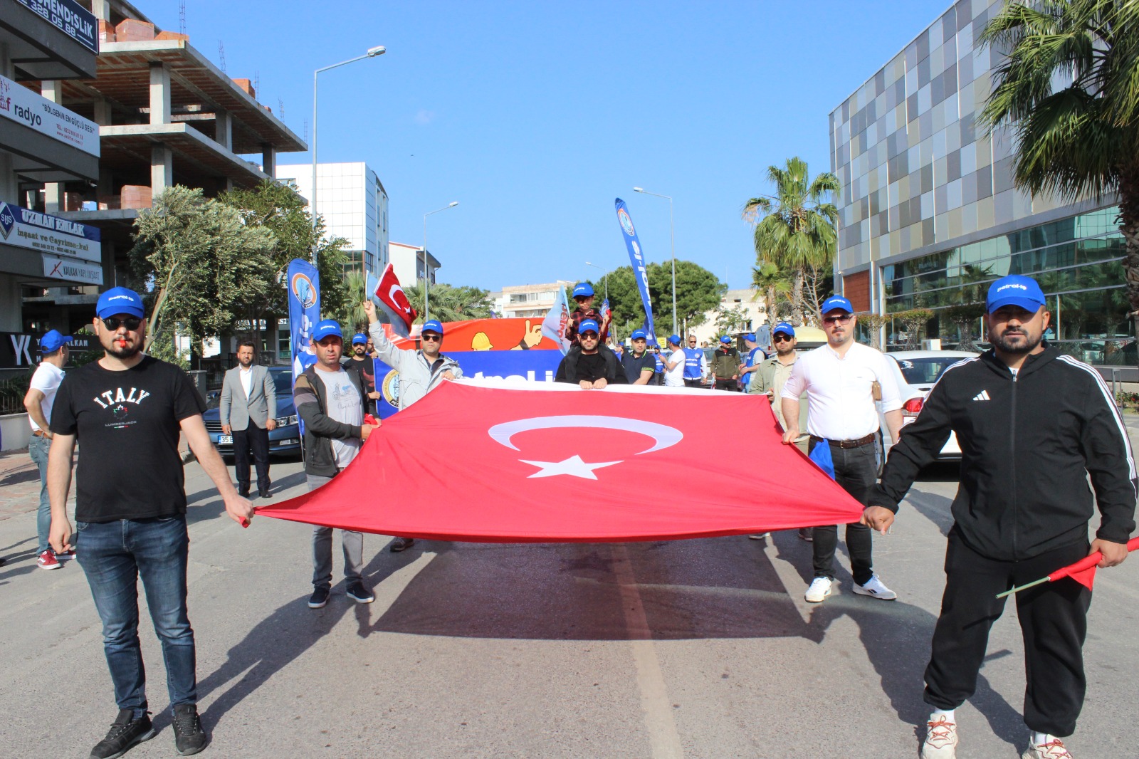 Aliağa Şubemiz 1 Mayıs Emek ve Dayanışma Gününü Coşkuyla Kutladı