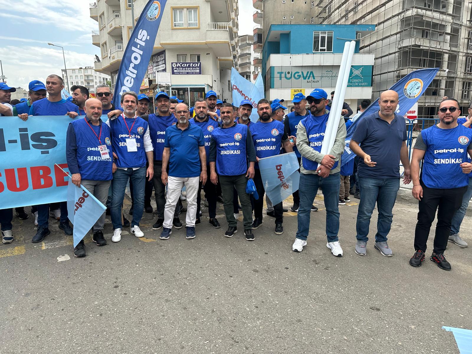 Batman'da Kitlesel 1 Mayıs Kutlaması