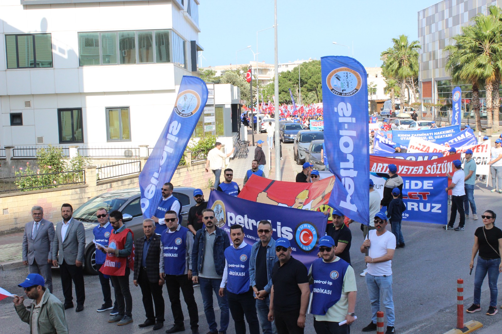 Aliağa Şubemiz 1 Mayıs Emek ve Dayanışma Gününü Coşkuyla Kutladı