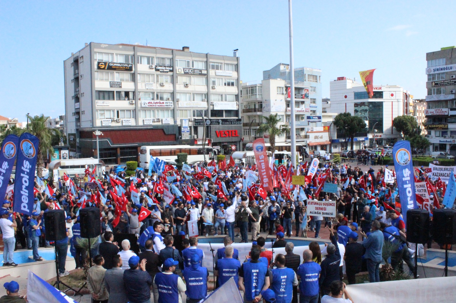 Aliağa Şubemiz 1 Mayıs Emek ve Dayanışma Gününü Coşkuyla Kutladı
