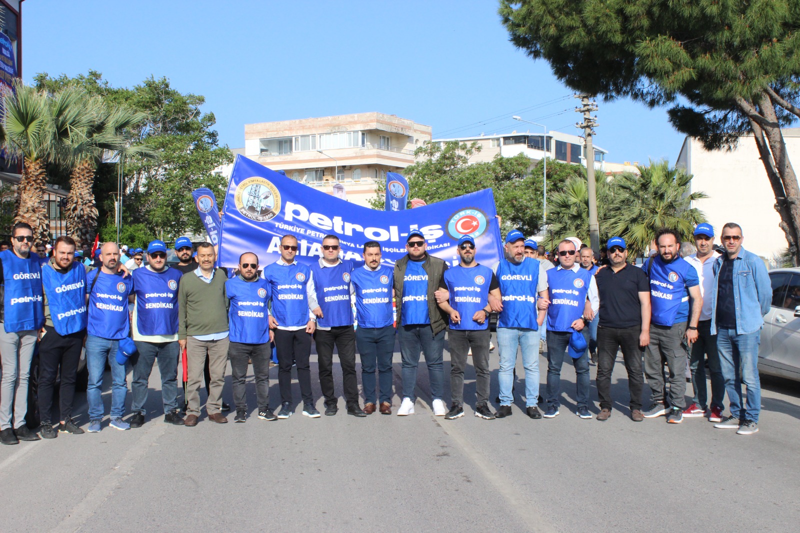 Aliağa Şubemiz 1 Mayıs Emek ve Dayanışma Gününü Coşkuyla Kutladı