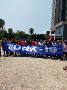 Mersin’de “Zordayız Geçinemiyoruz” Açıklaması