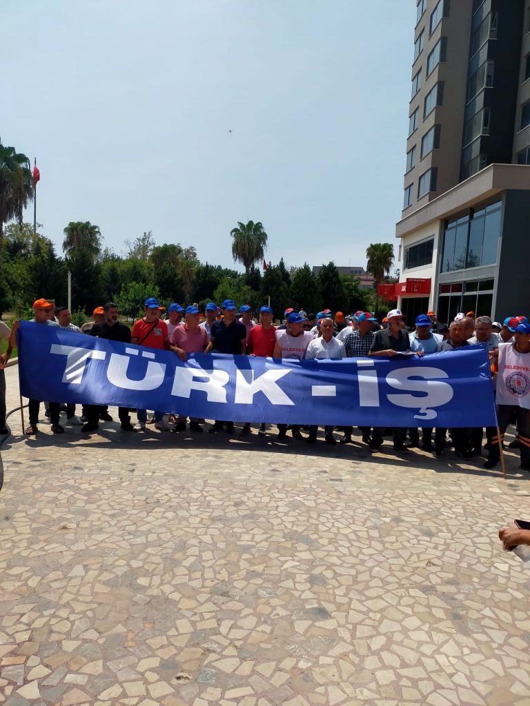 Mersin’de "Zordayız Geçinemiyoruz" Açıklaması