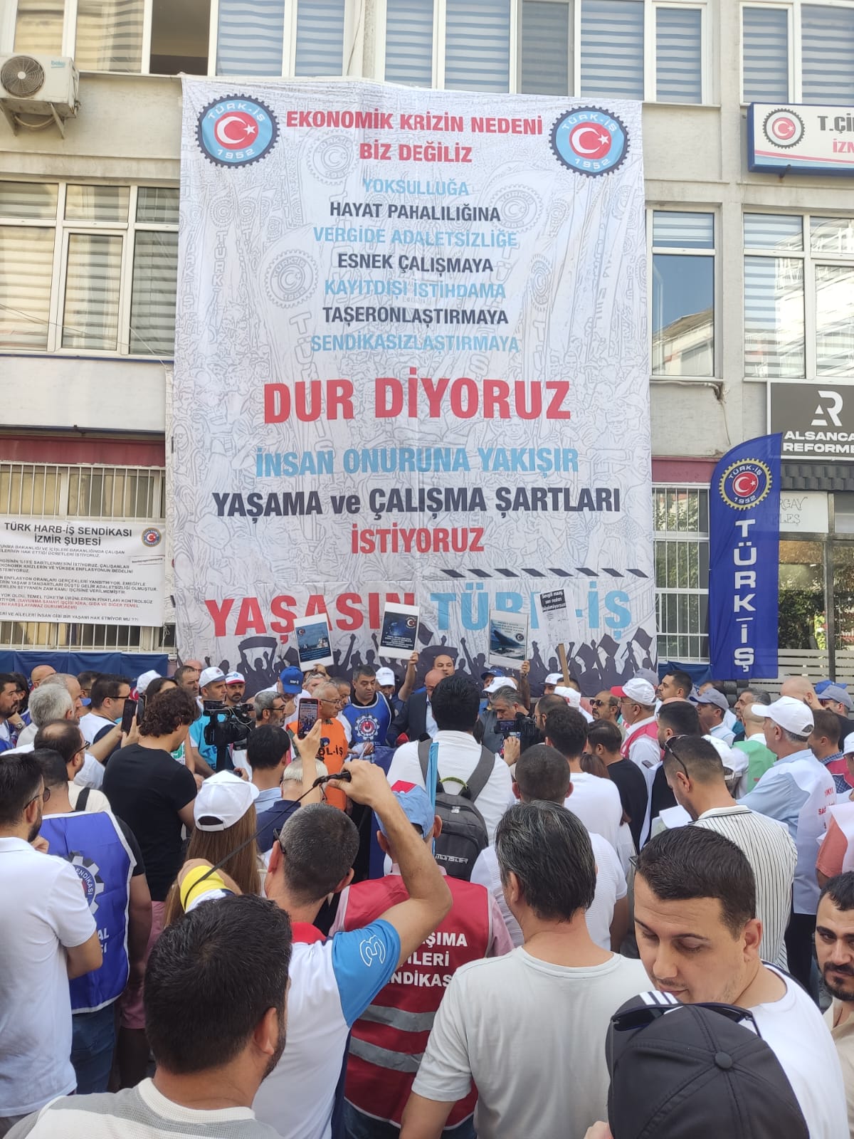 Aliağa Şubemiz “Zordayız Geçinemiyoruz” Açıklamasına Katıldı