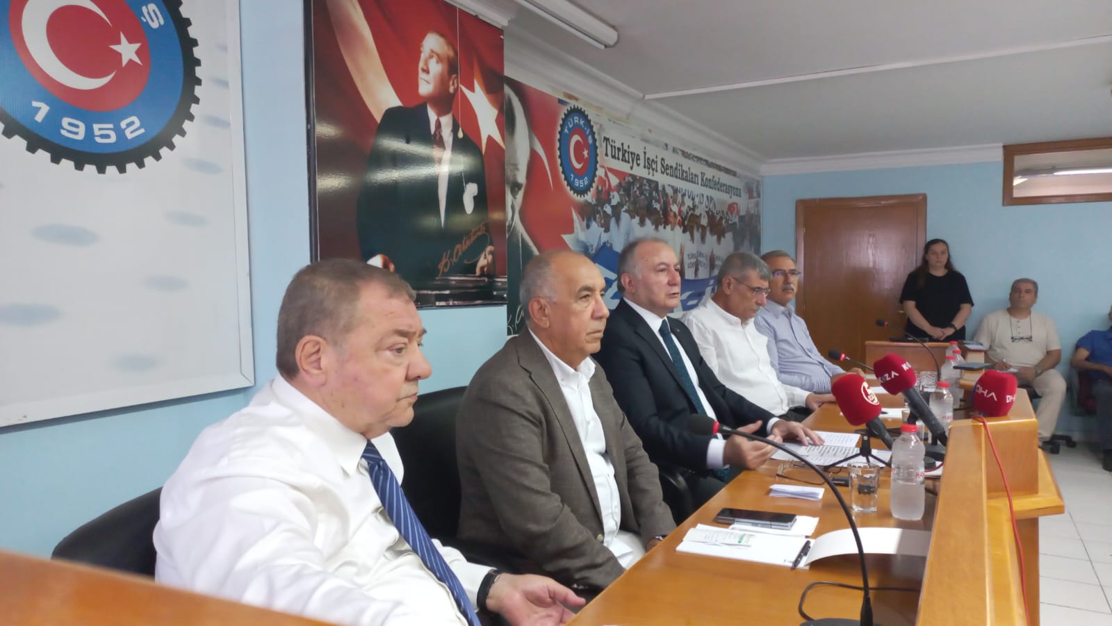 Türk-İş Adana 4. Bölge Temsilciliğinde Toplantı Yapıldı