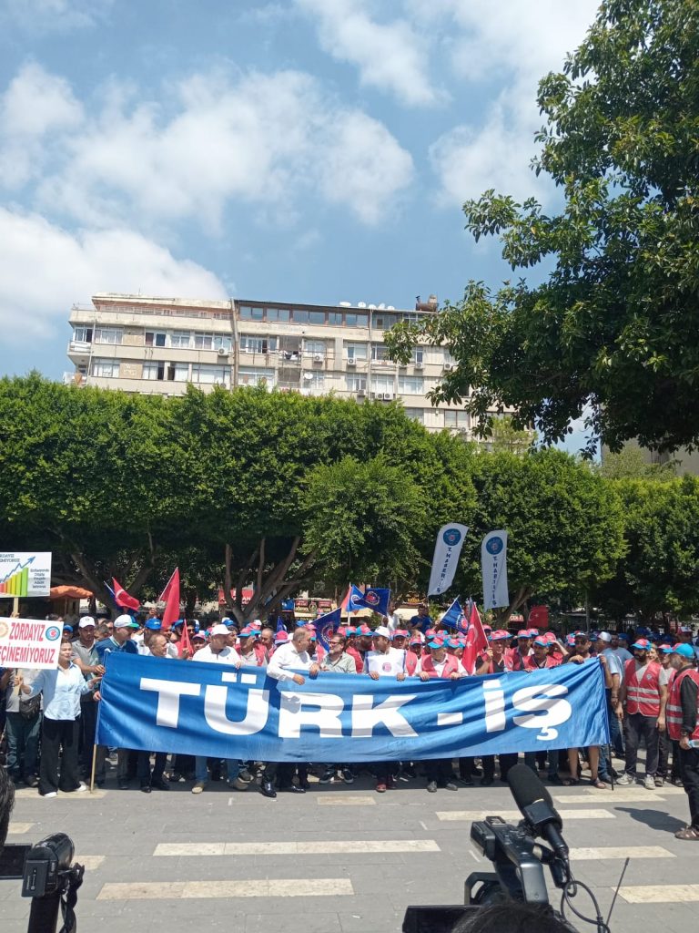 Adana’da "Zordayız Geçinemiyoruz" Açıklaması