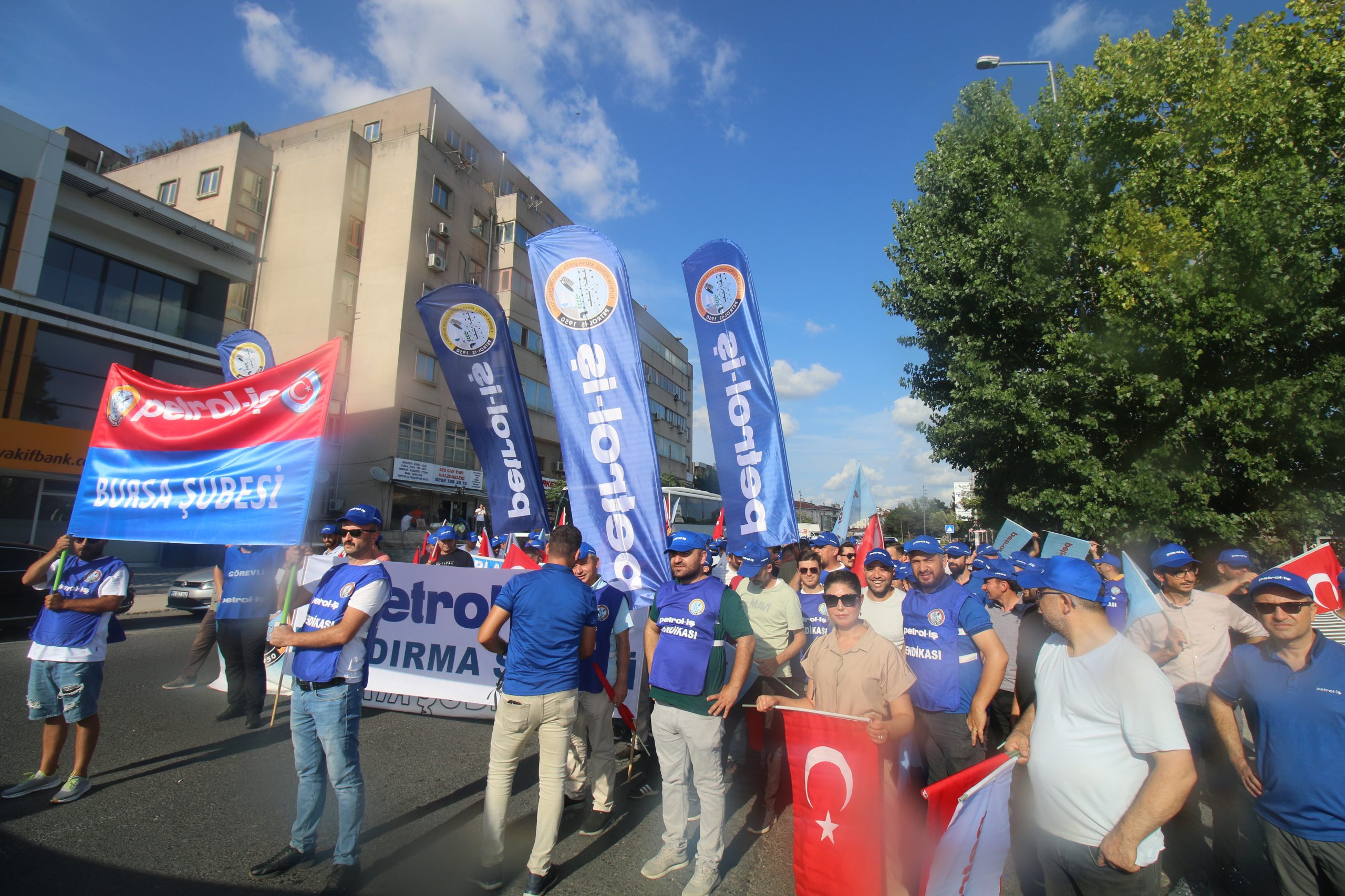 “ZORDAYIZ GEÇİNEMİYORUZ” MEYDAN MİTİNGLERİNİN İLKİ ÇERKEZKÖY’DE YAPILDI