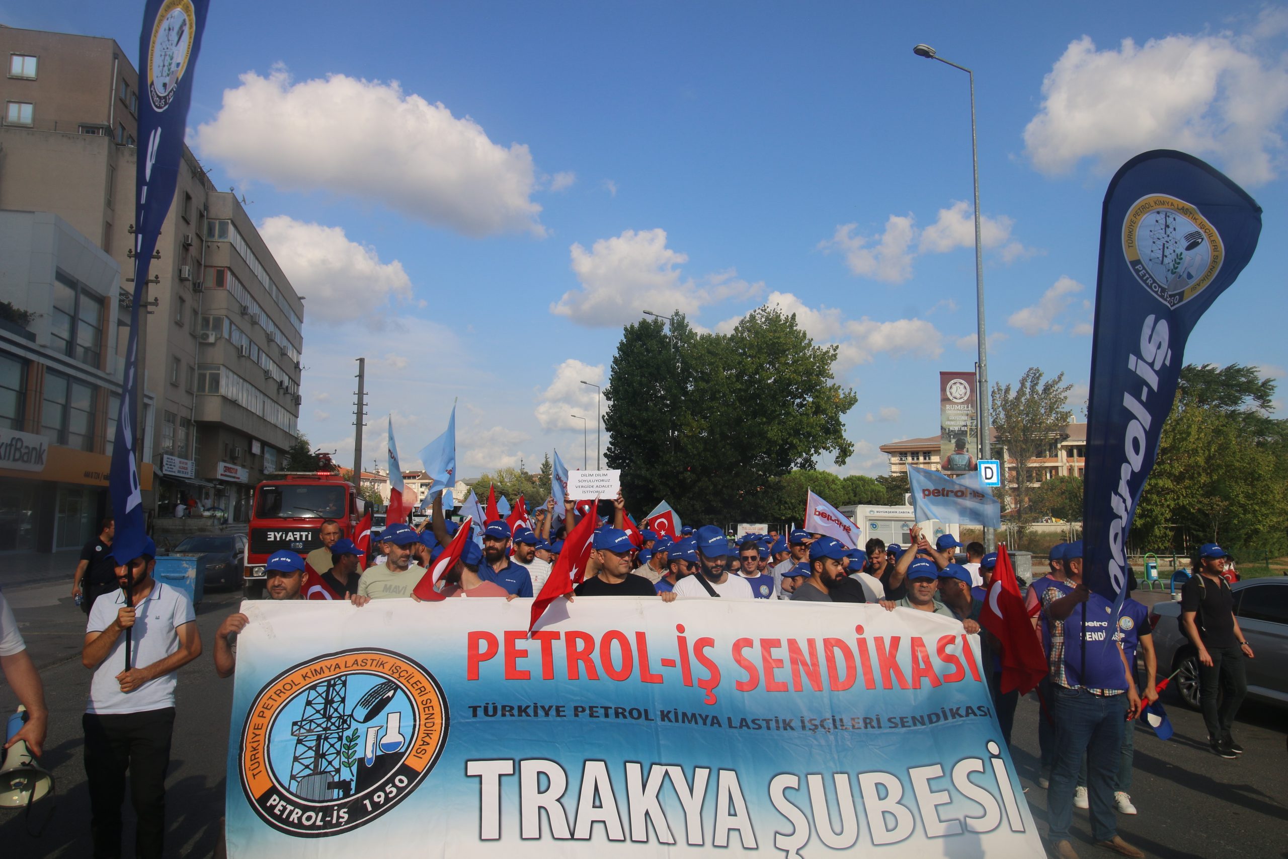 “ZORDAYIZ GEÇİNEMİYORUZ” MEYDAN MİTİNGLERİNİN İLKİ ÇERKEZKÖY’DE YAPILDI