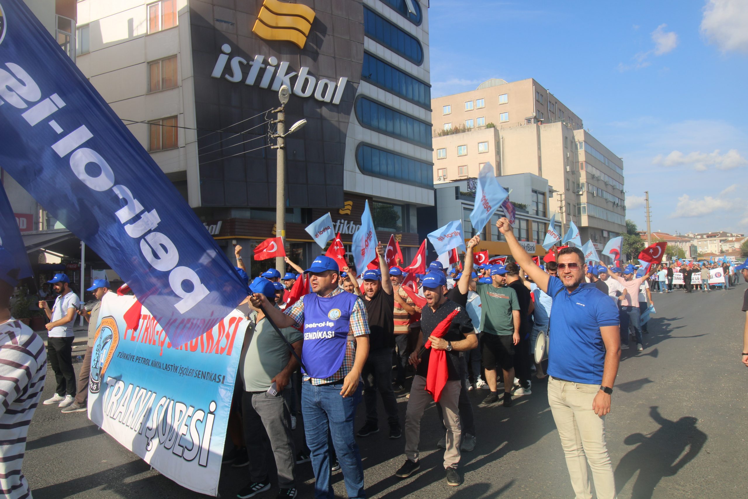 “ZORDAYIZ GEÇİNEMİYORUZ” MEYDAN MİTİNGLERİNİN İLKİ ÇERKEZKÖY’DE YAPILDI