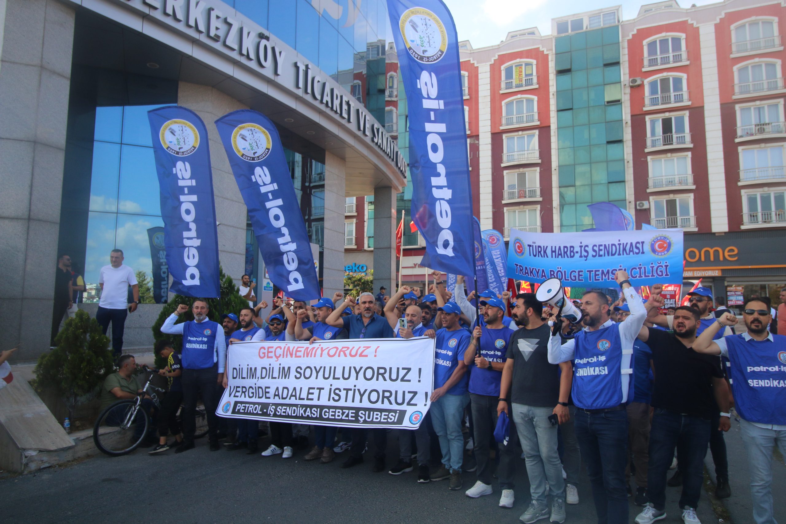 “ZORDAYIZ GEÇİNEMİYORUZ” MEYDAN MİTİNGLERİNİN İLKİ ÇERKEZKÖY’DE YAPILDI